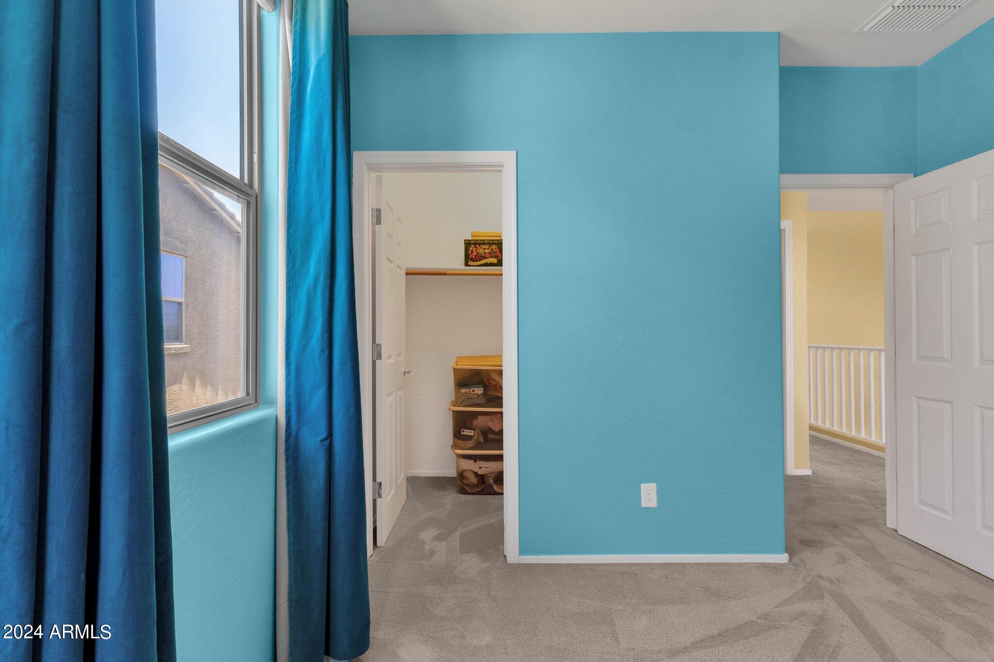 2512 W GARY Way