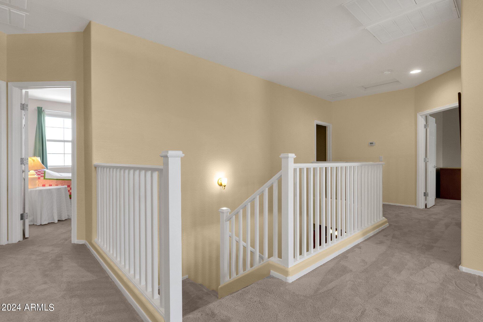 2512 W GARY Way