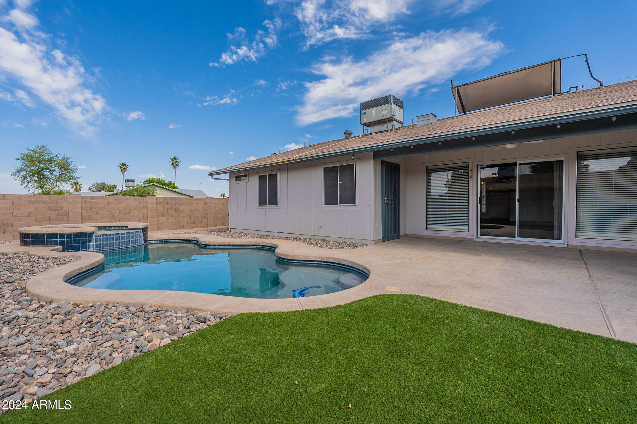 400 W SHAWNEE Drive