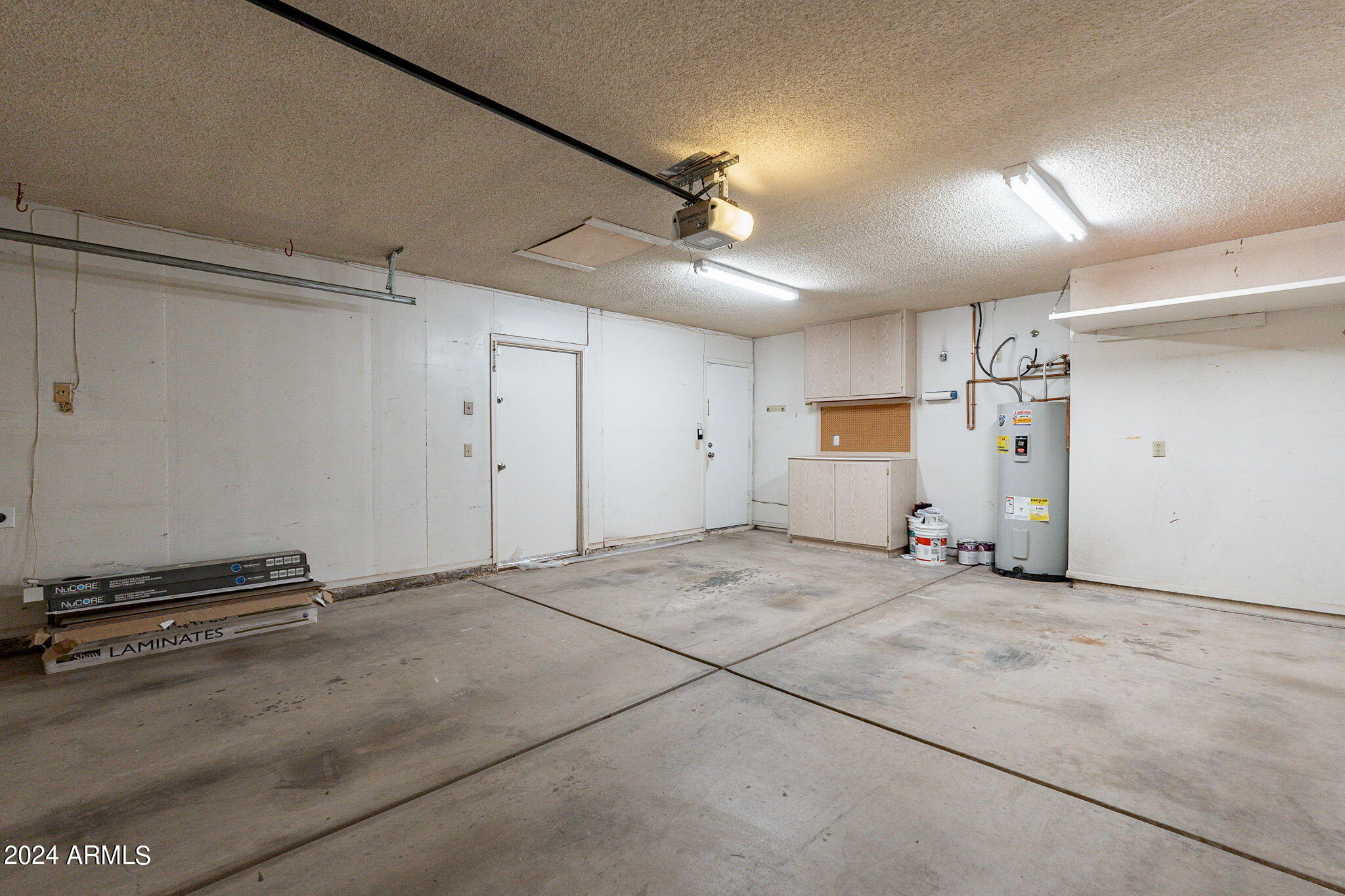 400 W SHAWNEE Drive