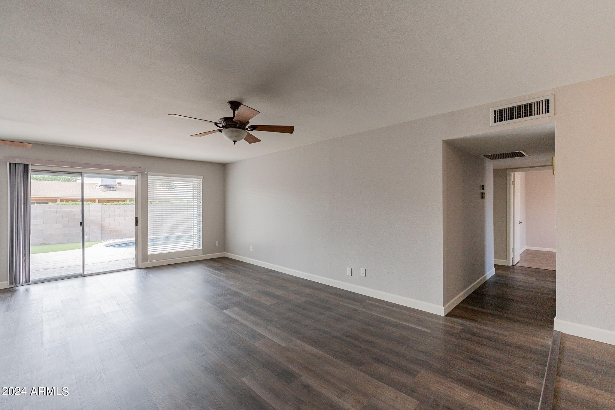 400 W SHAWNEE Drive