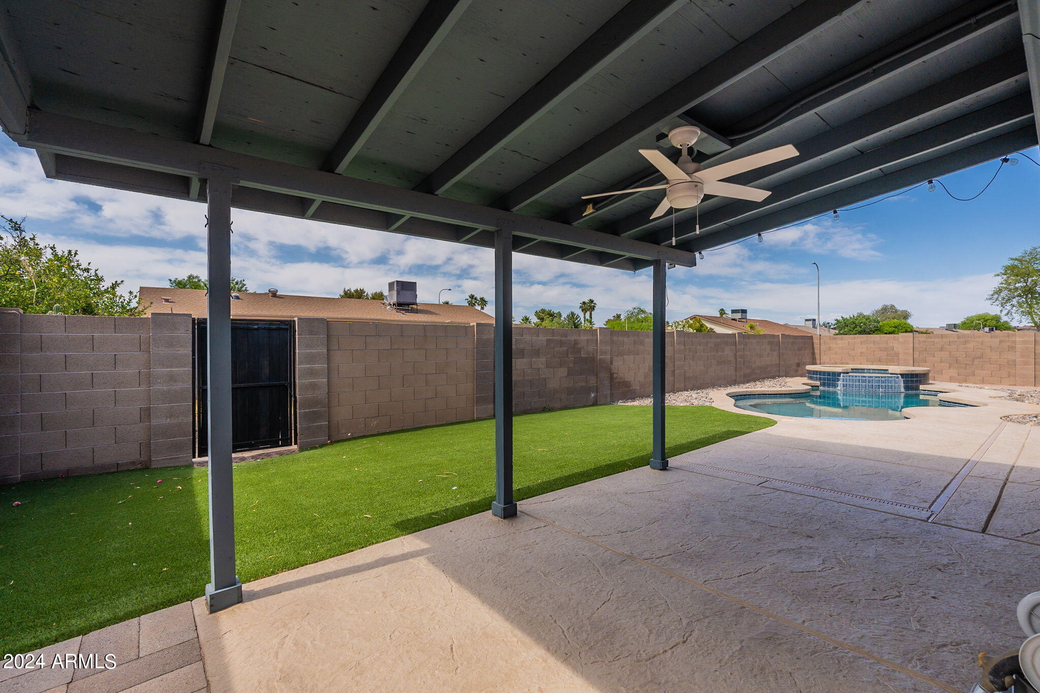 400 W SHAWNEE Drive