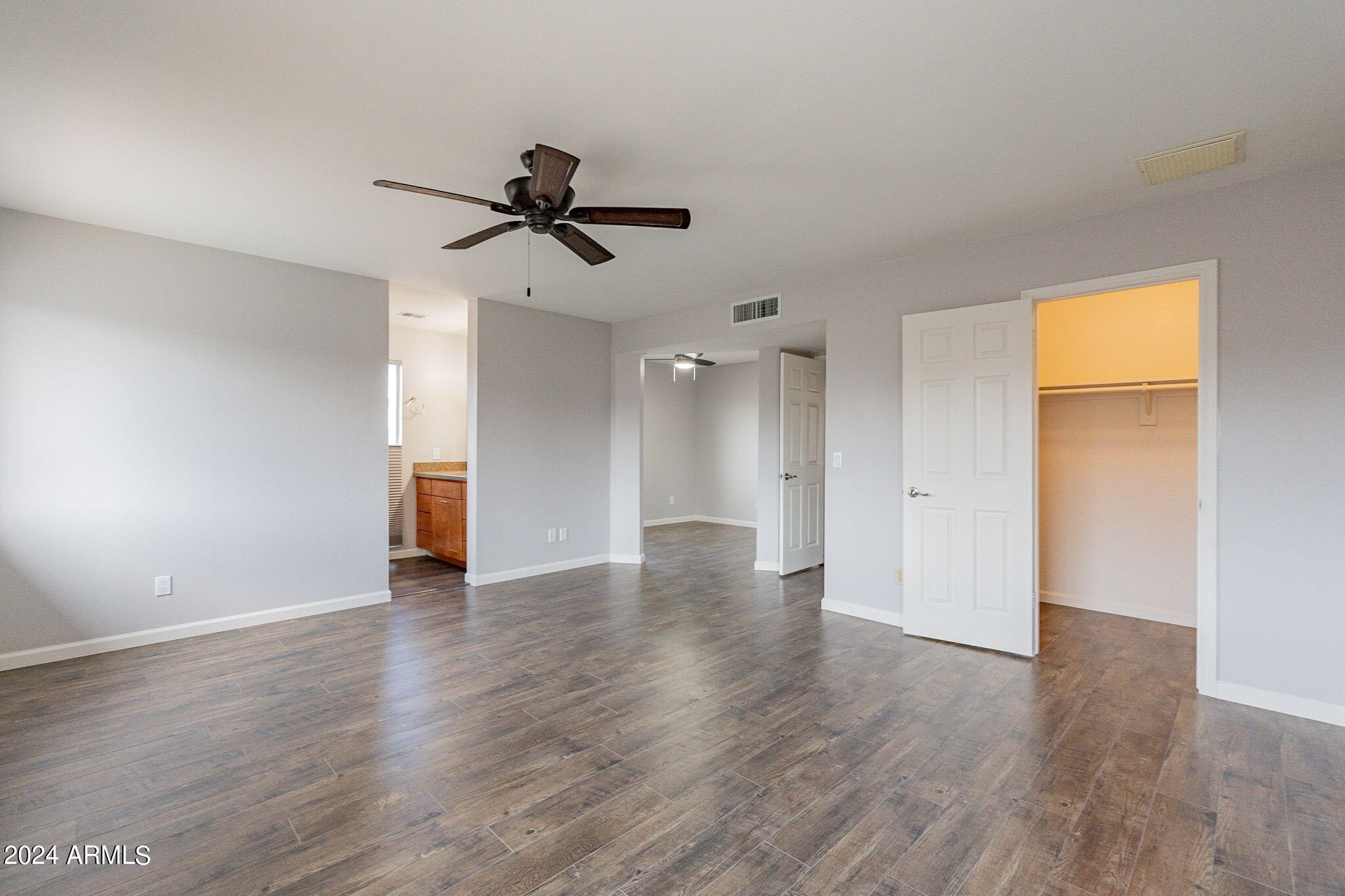 400 W SHAWNEE Drive