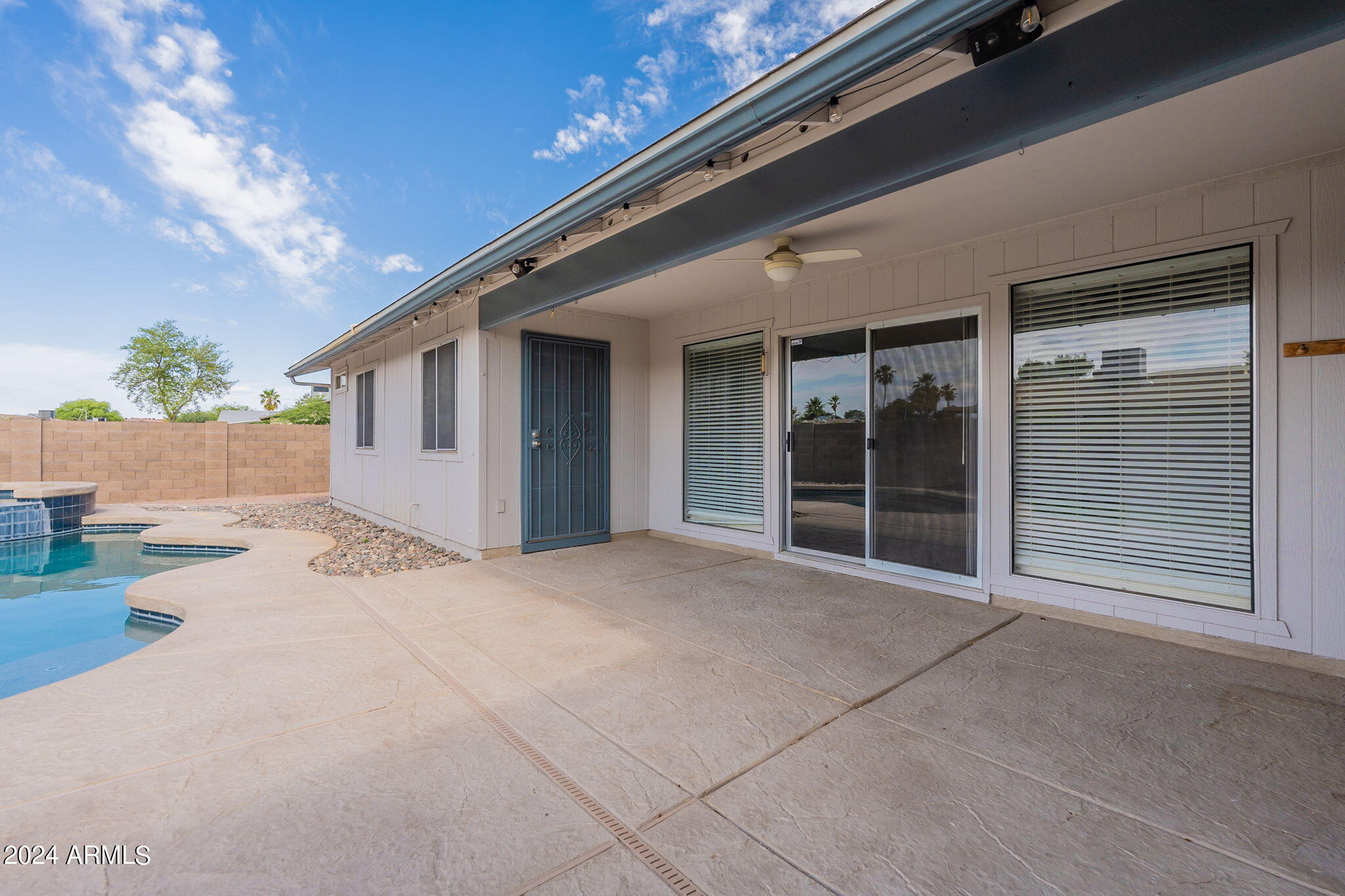 400 W SHAWNEE Drive