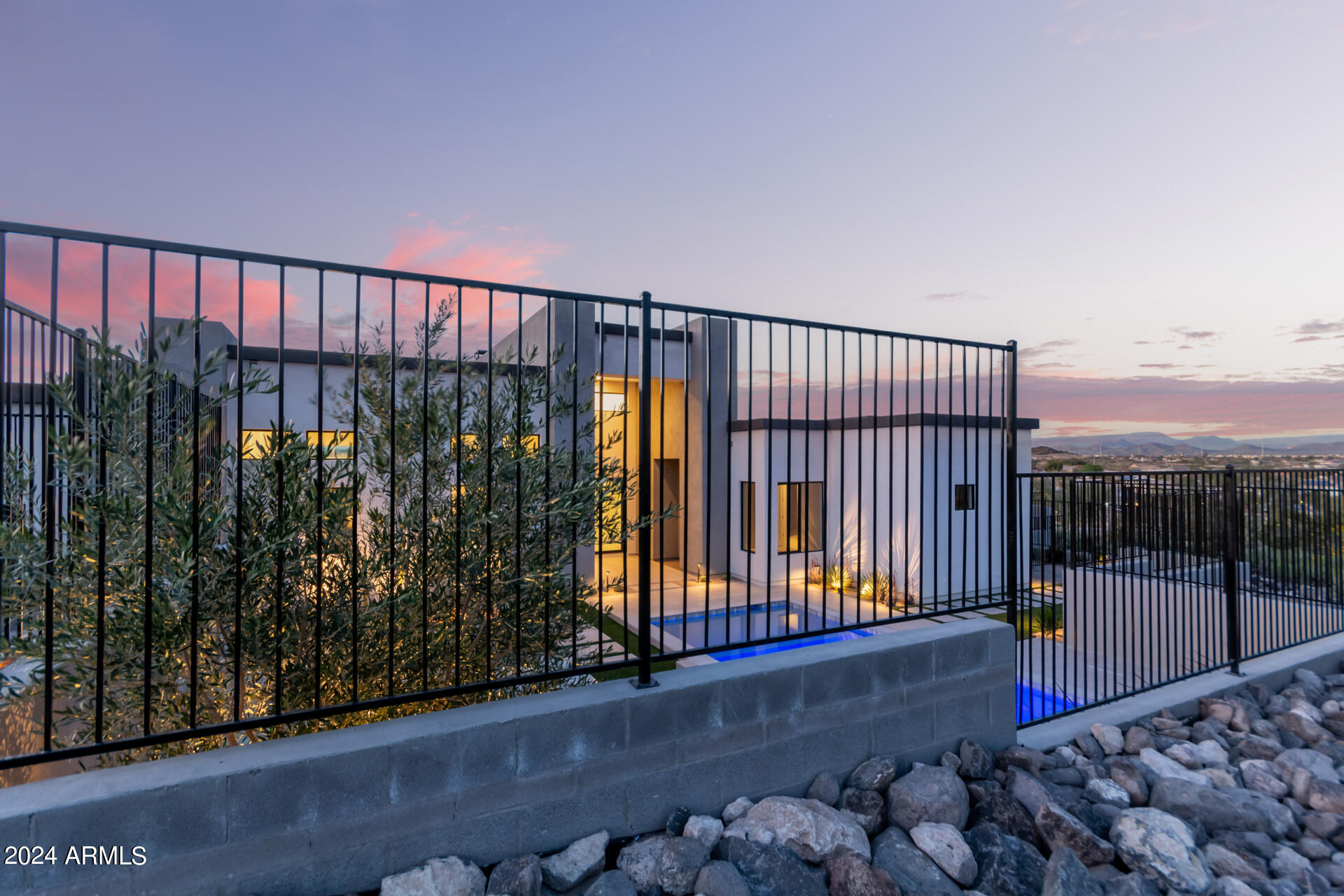 3625 W MULHOLLAND Drive