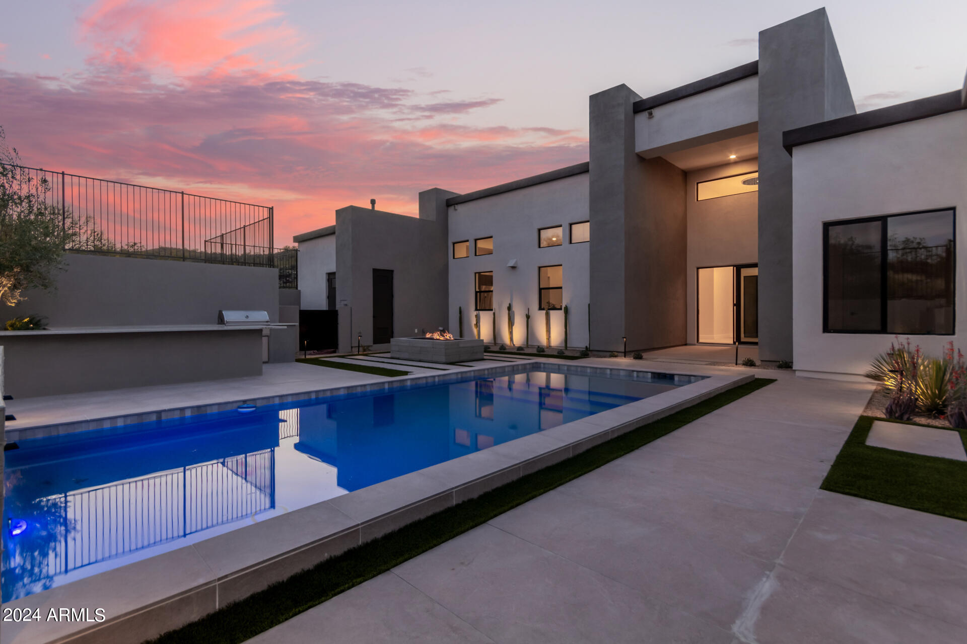 3625 W MULHOLLAND Drive