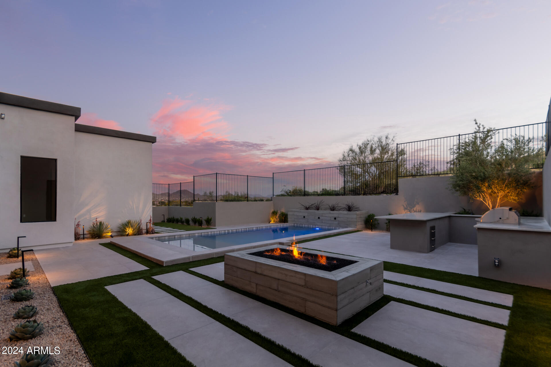 3625 W MULHOLLAND Drive