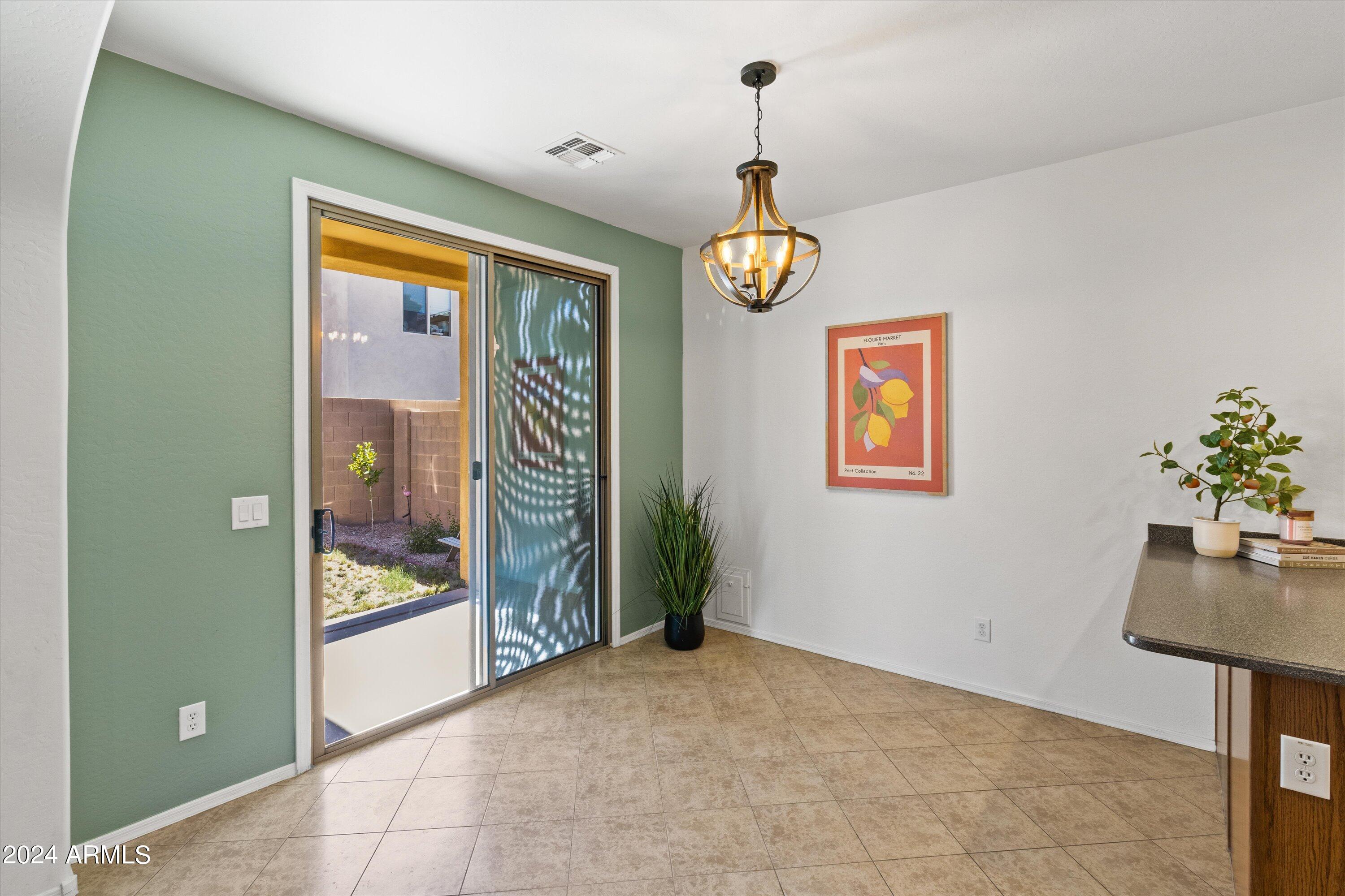 1633 W LACEWOOD Place