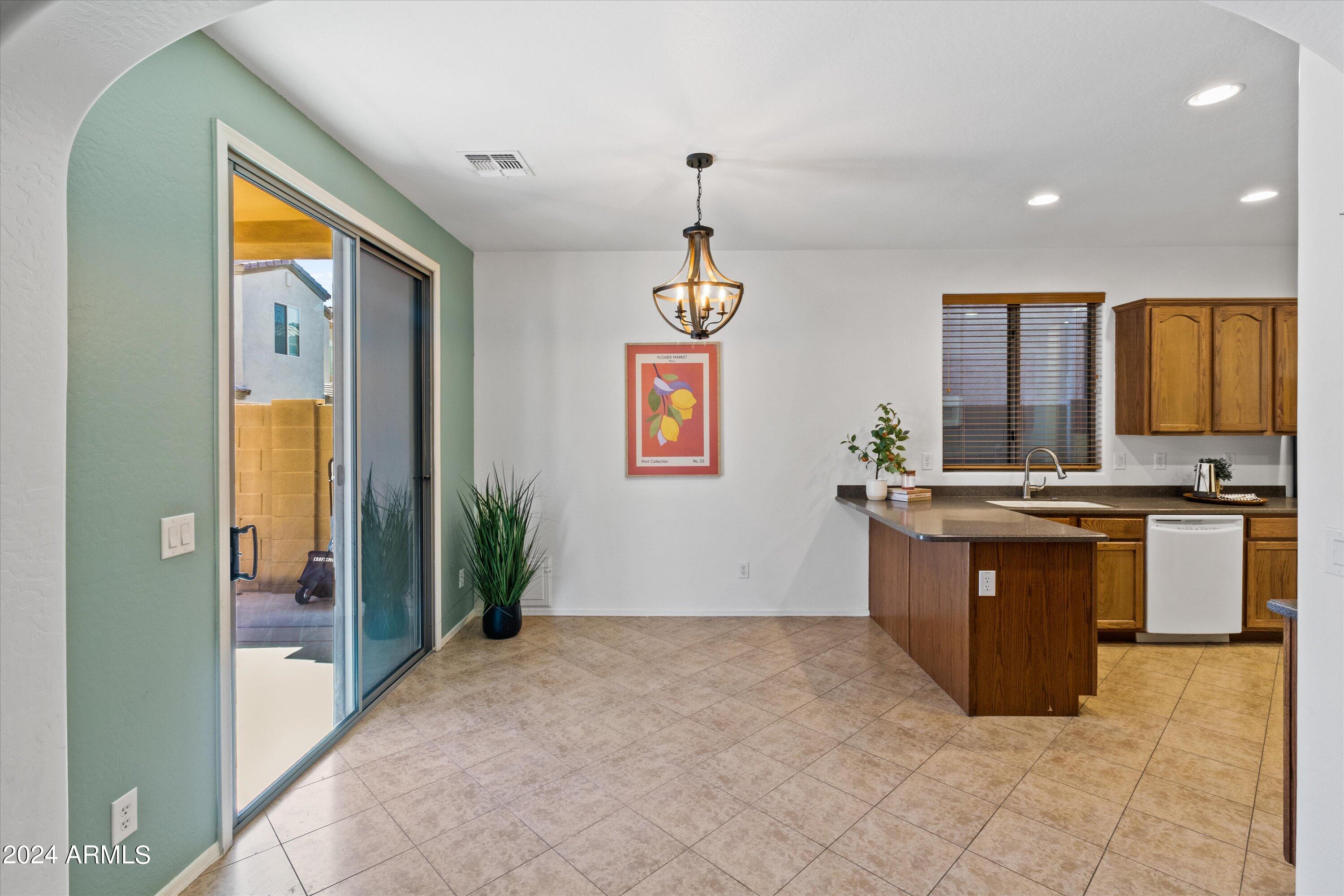 1633 W LACEWOOD Place