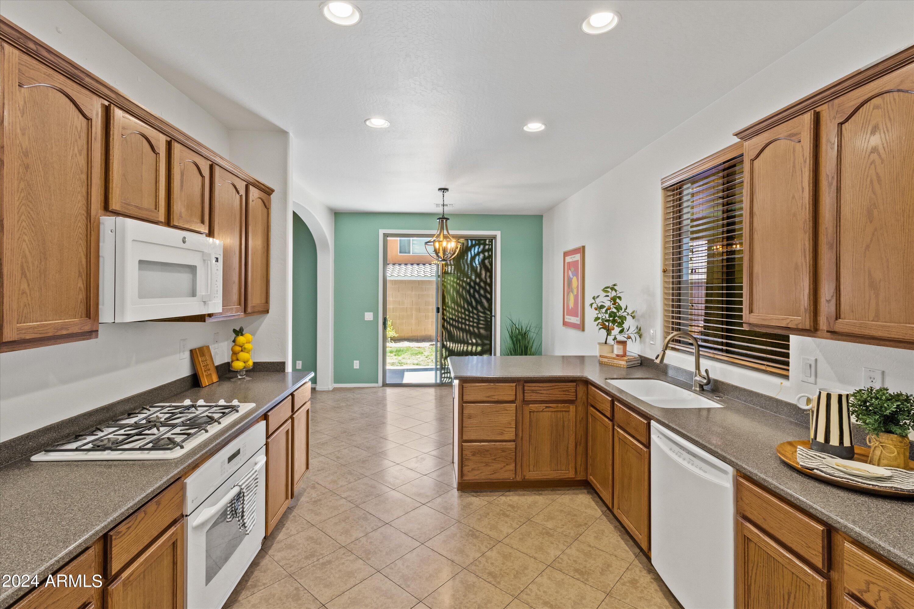 1633 W LACEWOOD Place