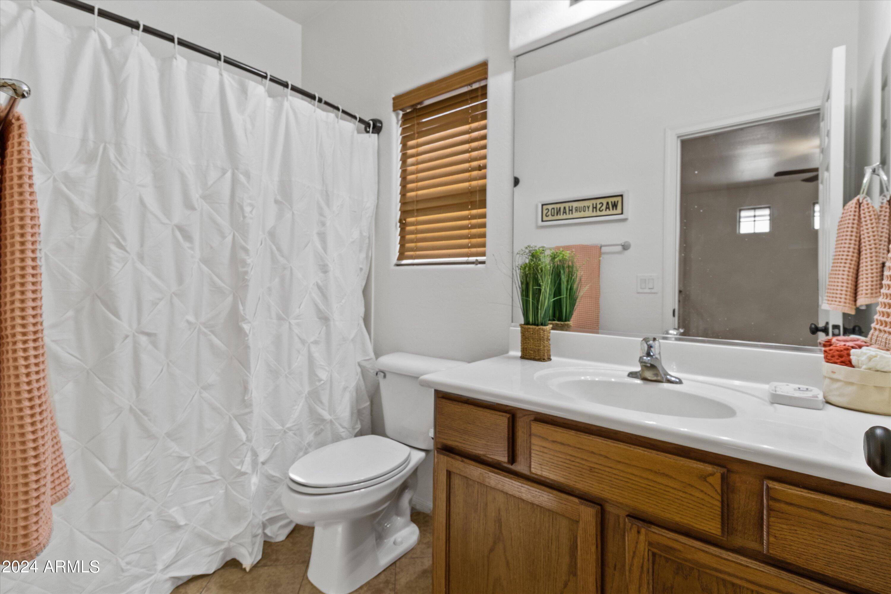 1633 W LACEWOOD Place