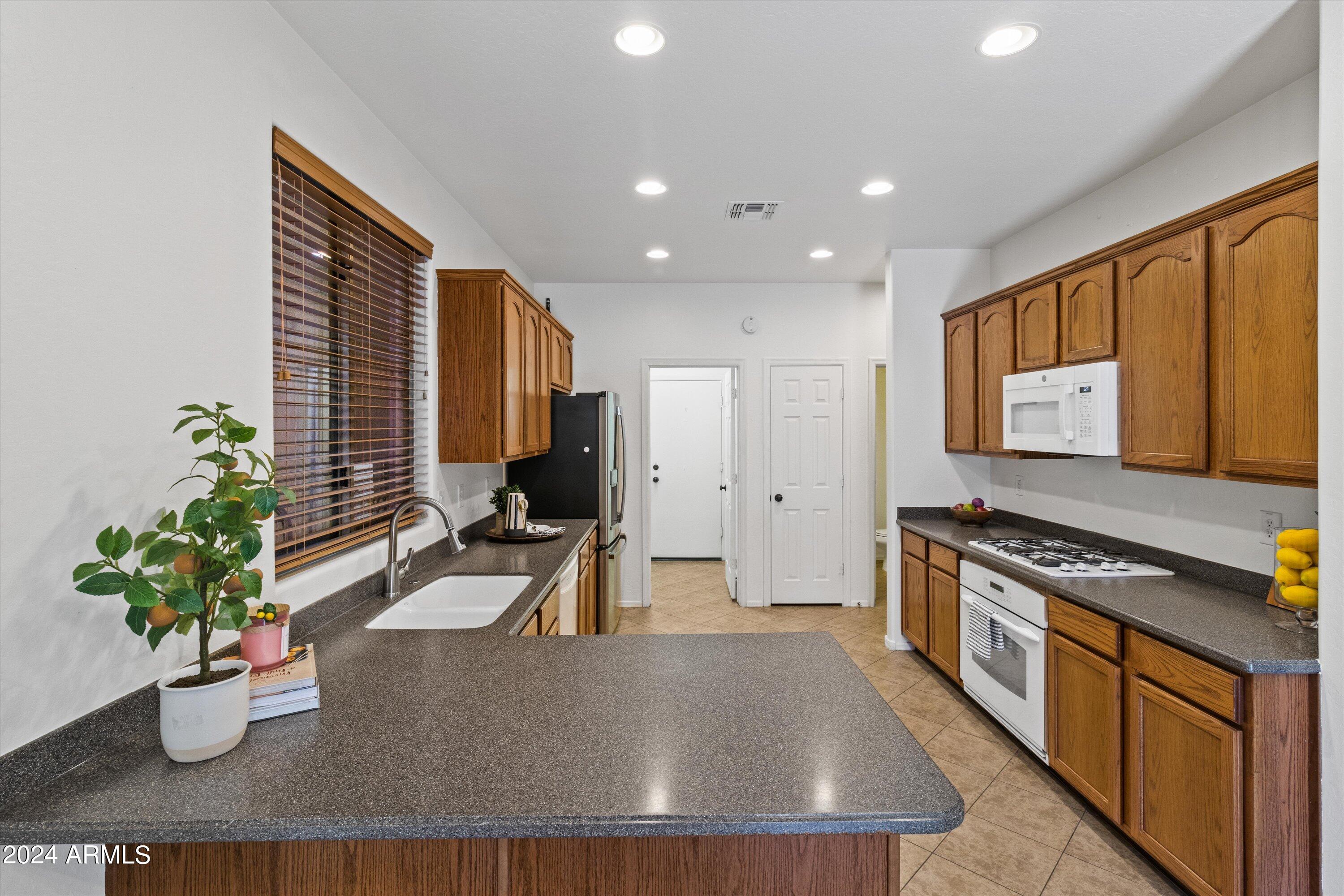 1633 W LACEWOOD Place