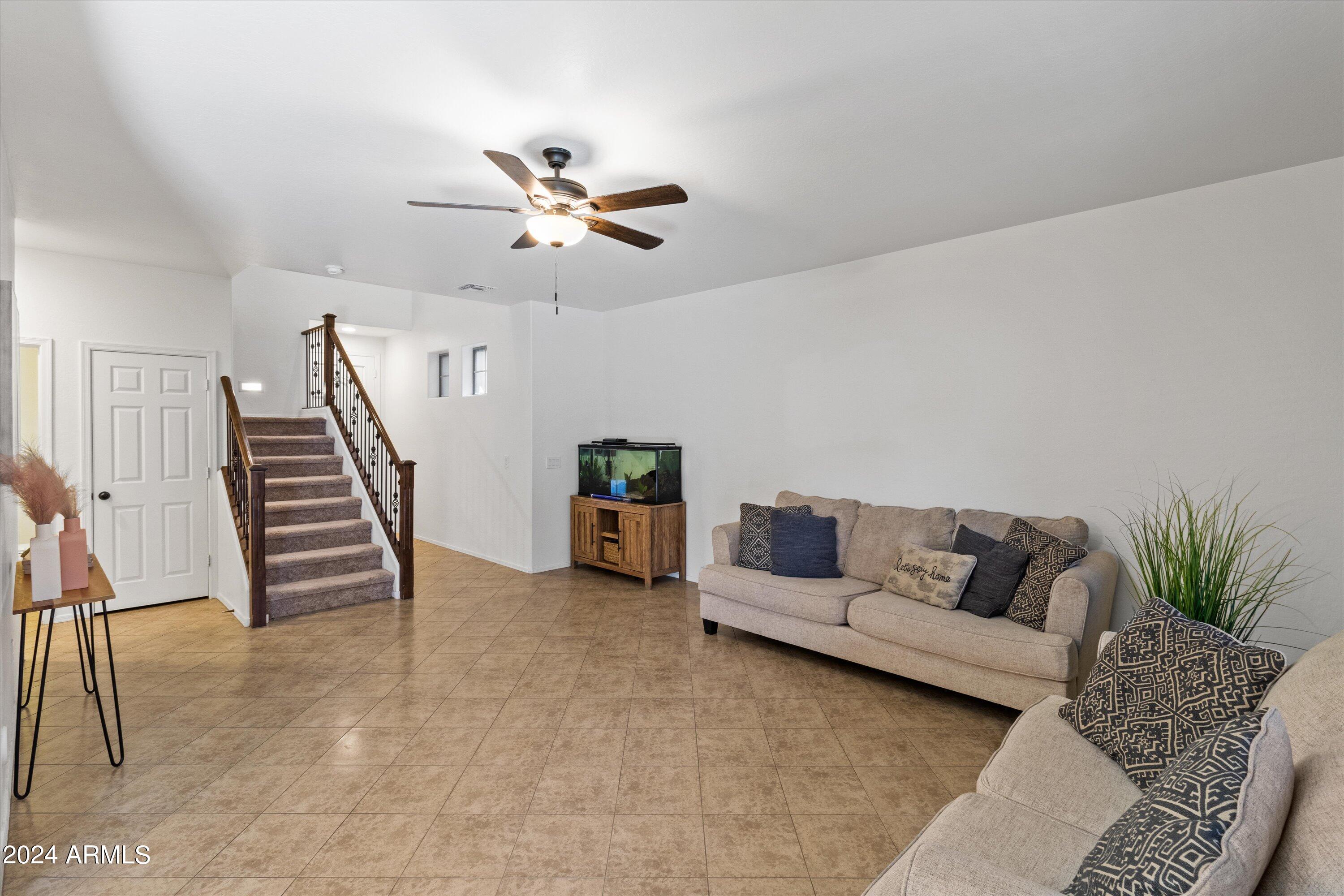 1633 W LACEWOOD Place