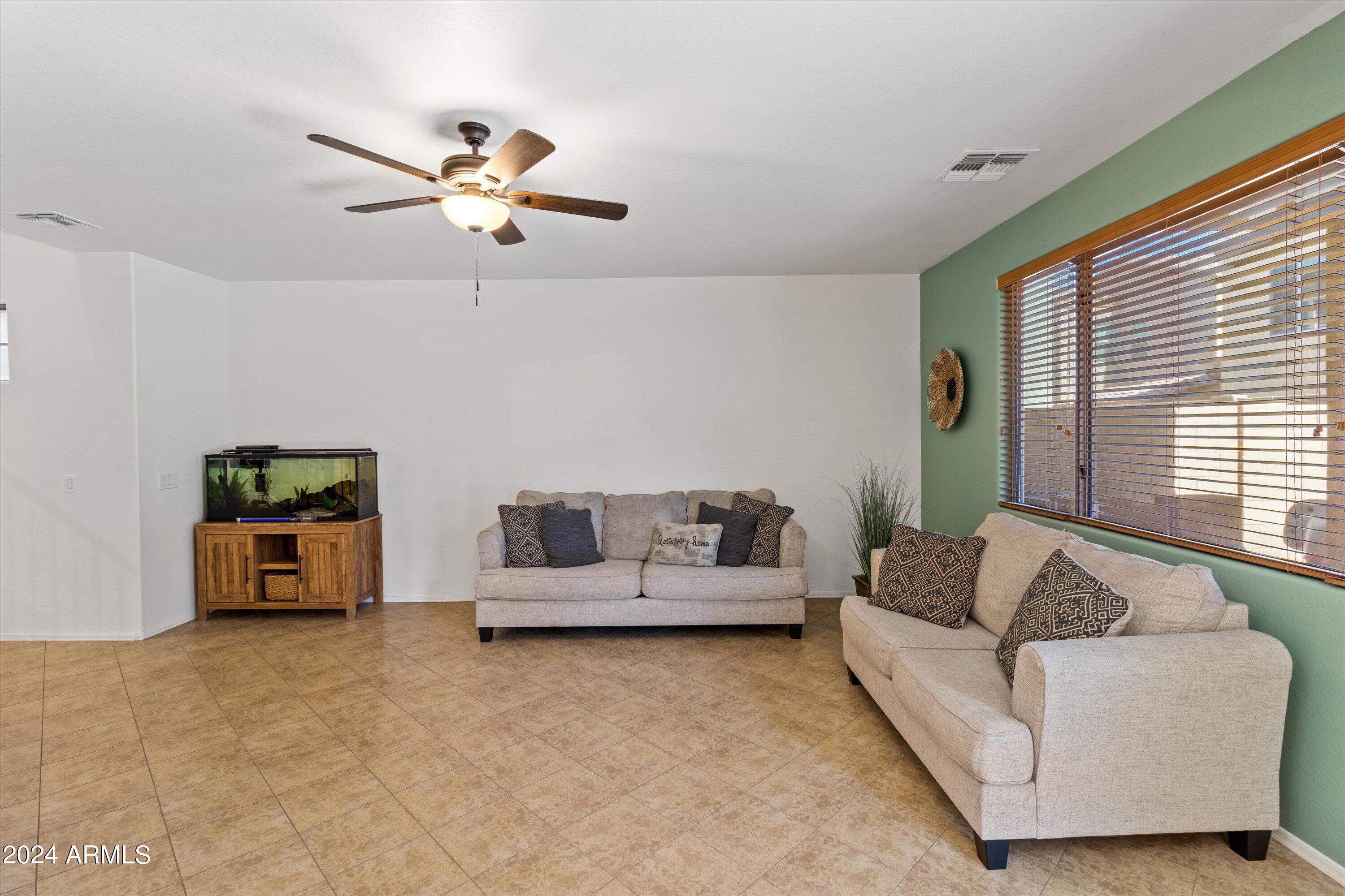 1633 W LACEWOOD Place