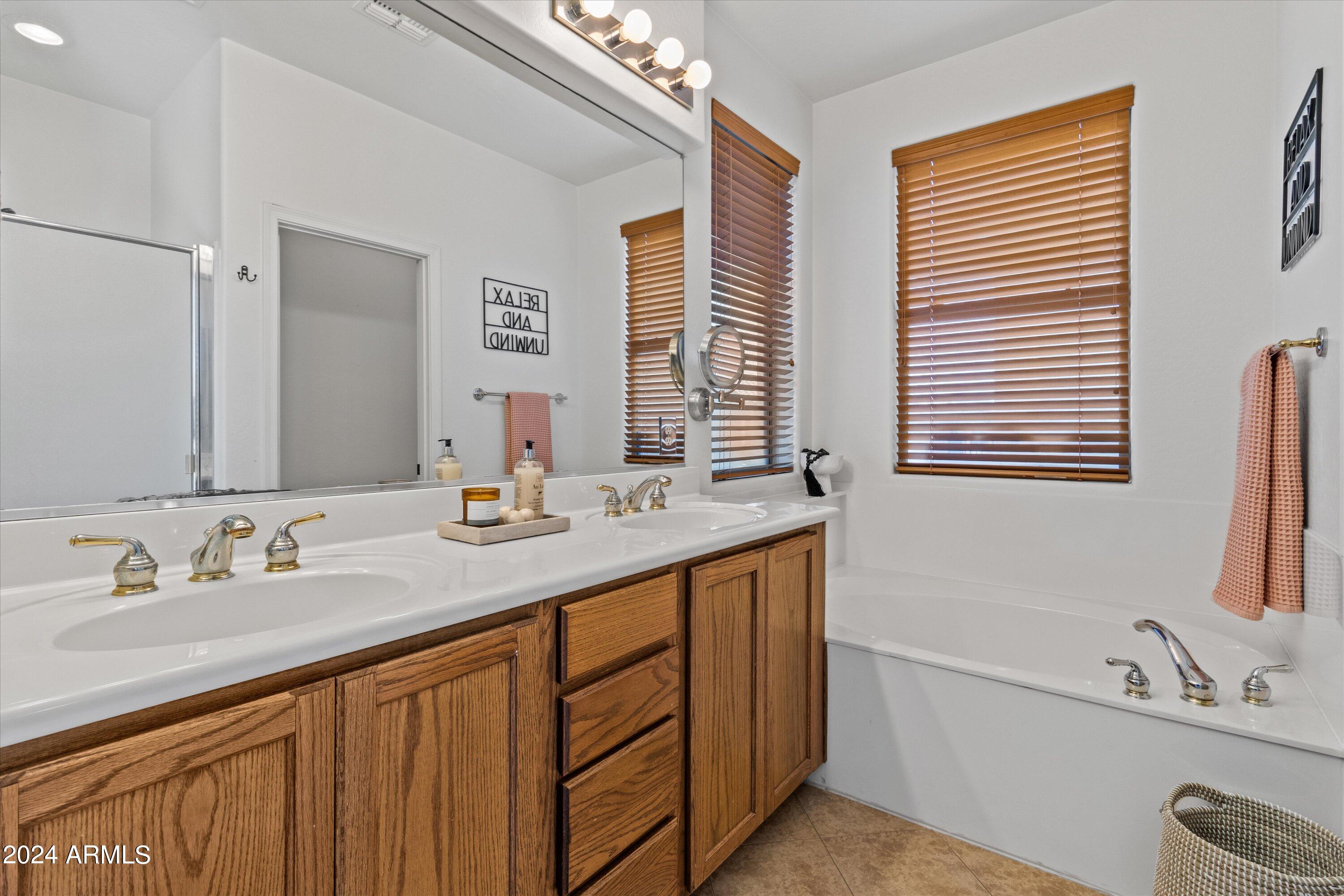 1633 W LACEWOOD Place