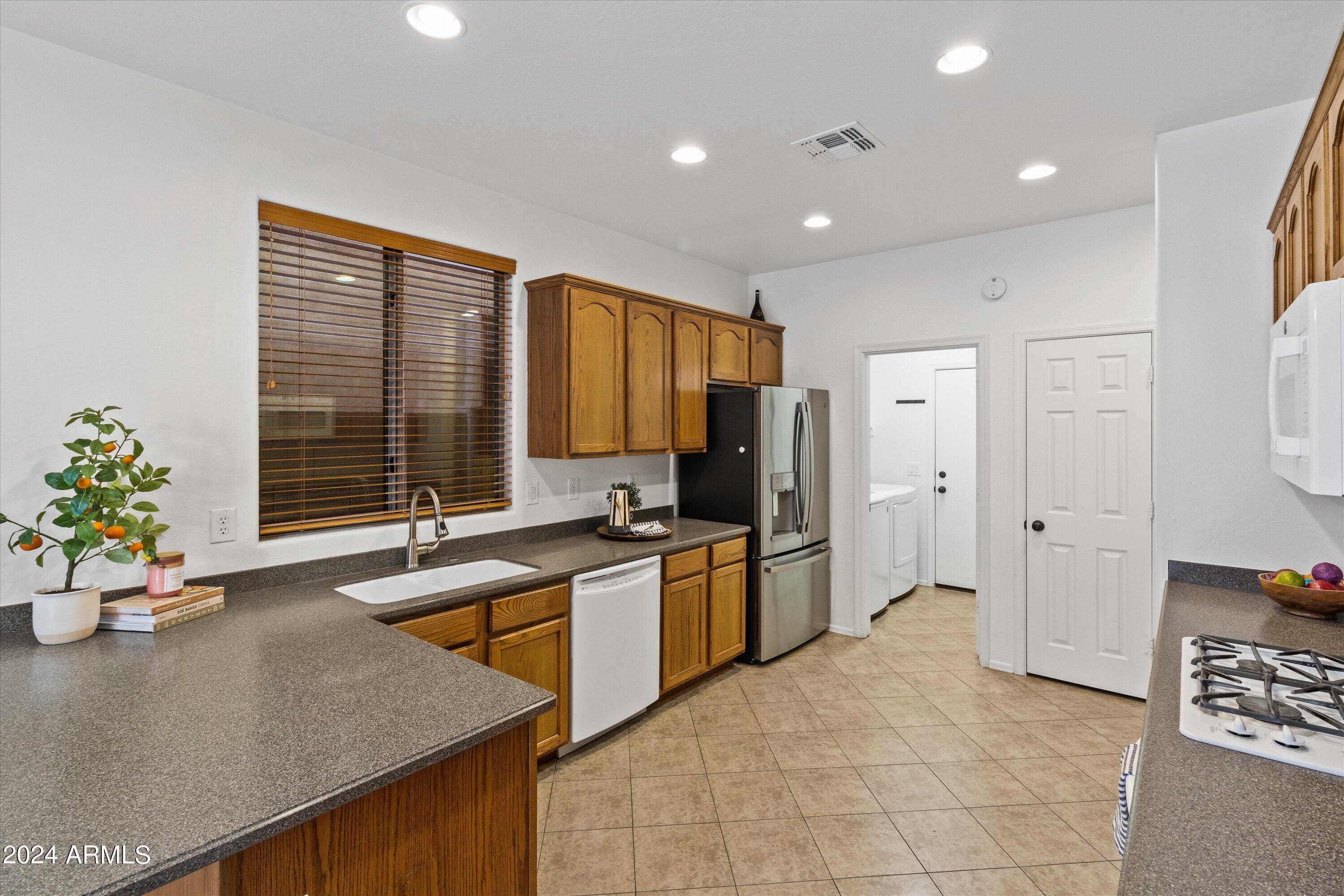 1633 W LACEWOOD Place