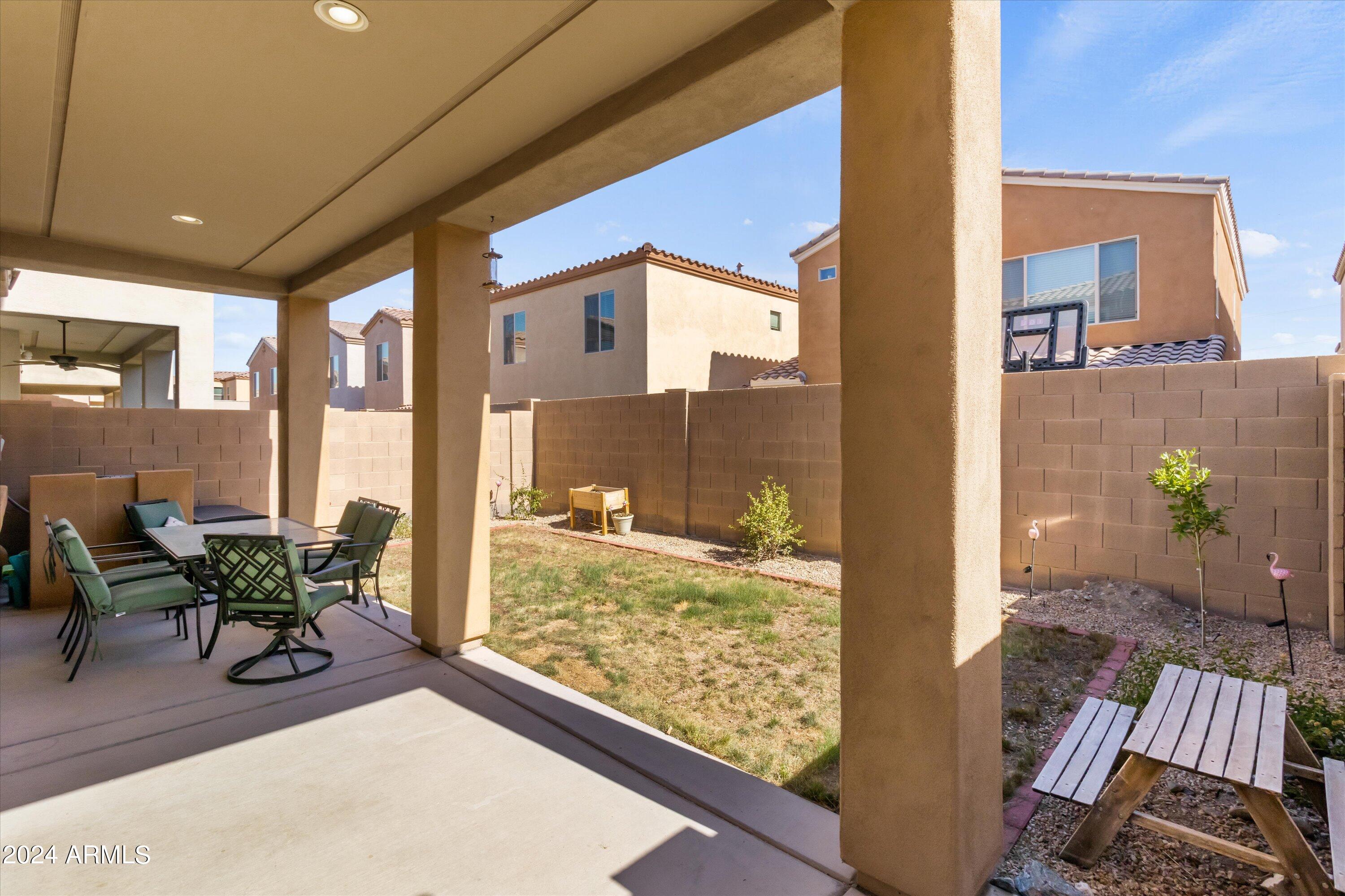 1633 W LACEWOOD Place