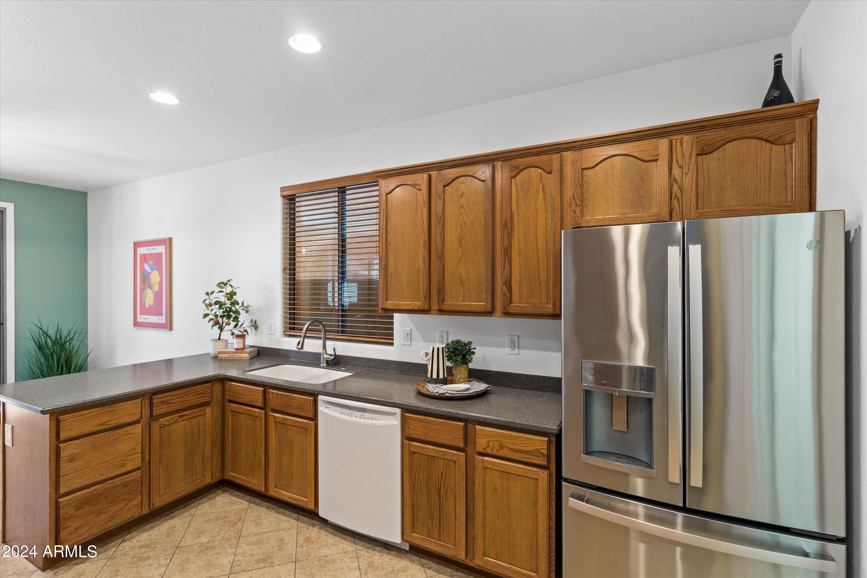 1633 W LACEWOOD Place