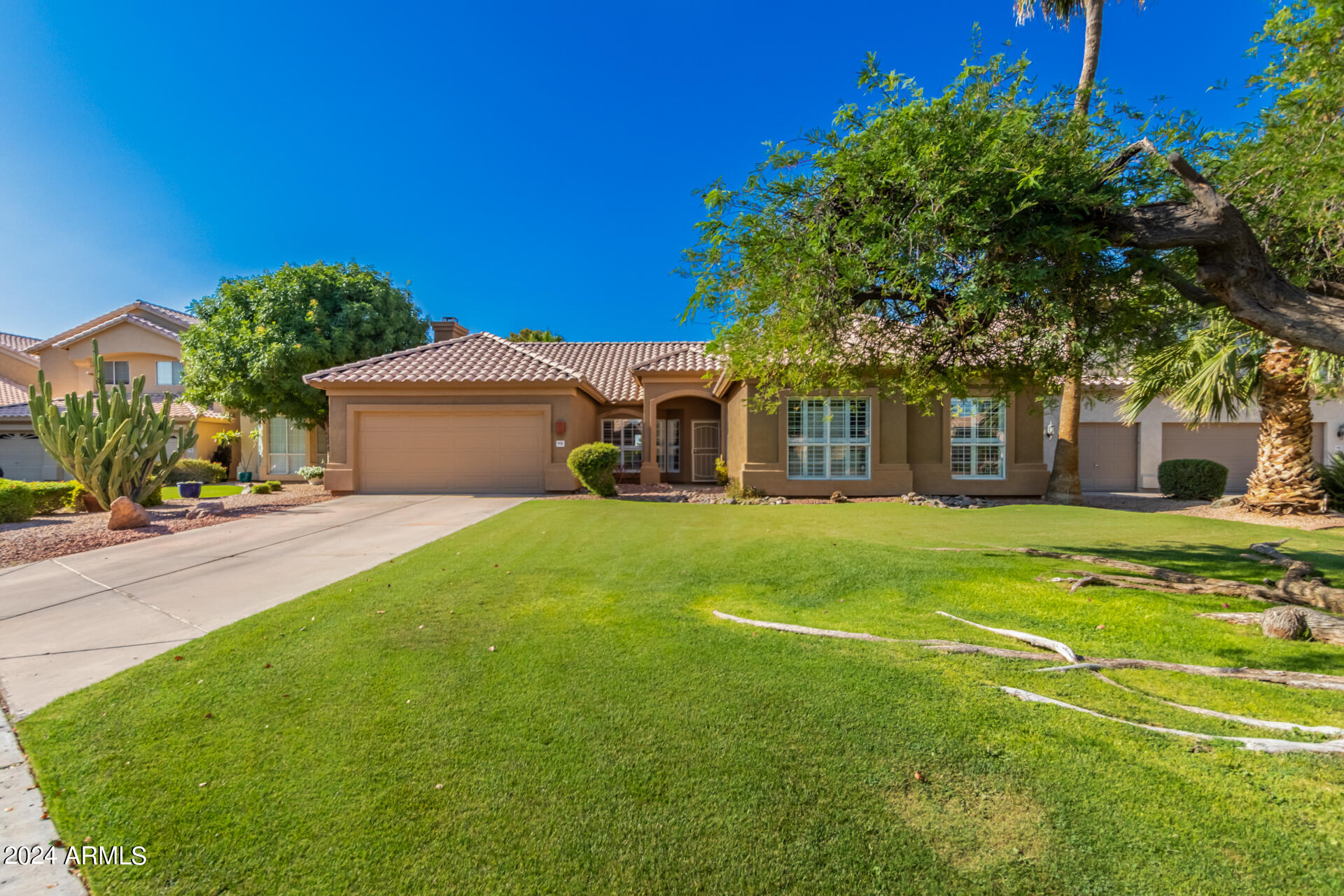 4626 E KELLY Drive