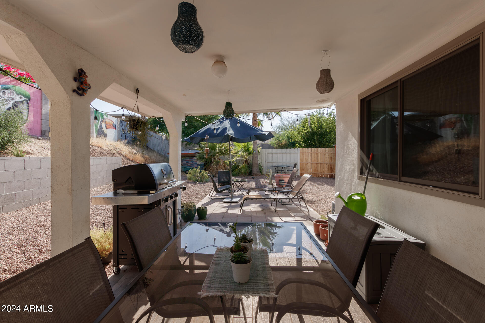 1613 E BEVERLY Lane