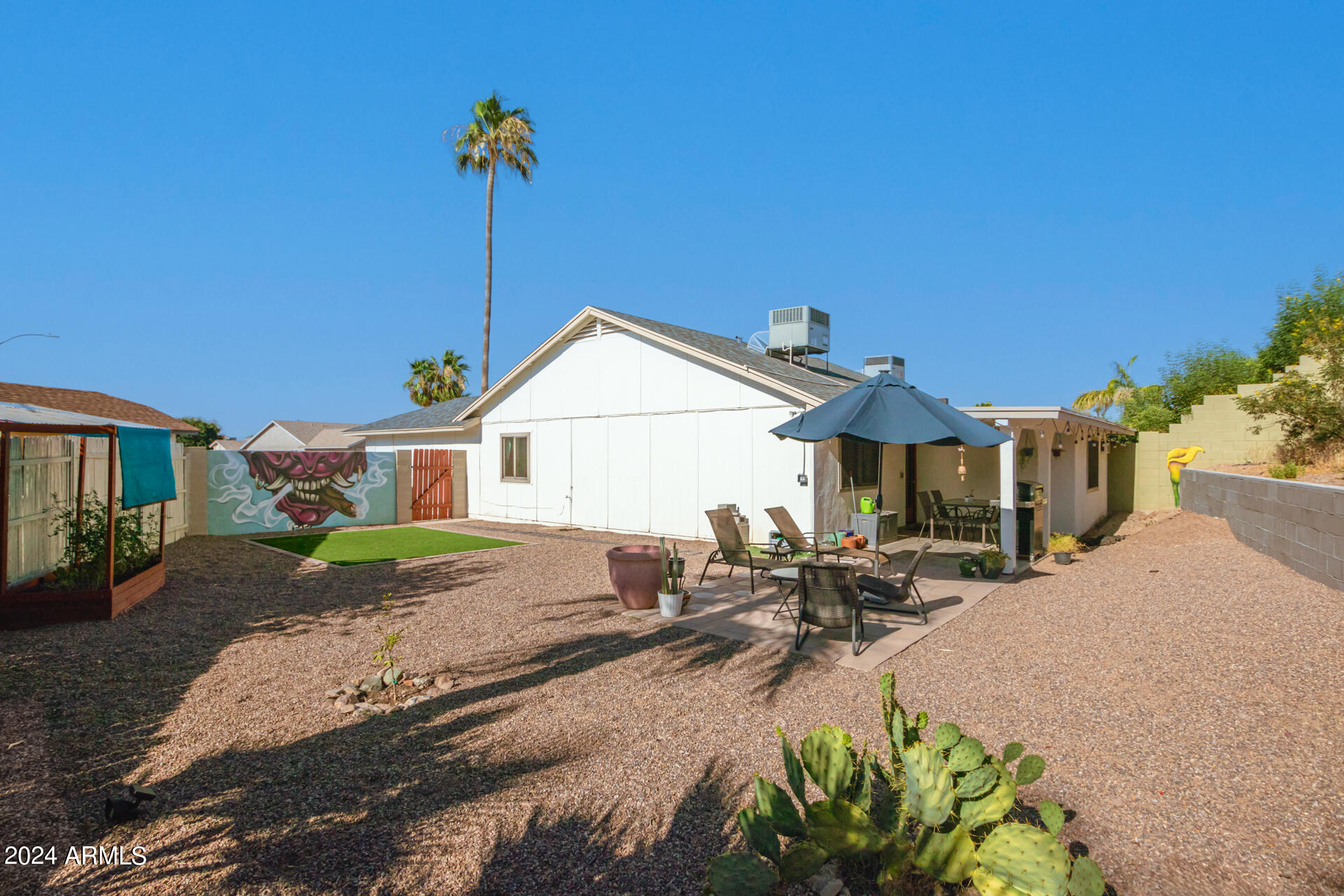 1613 E BEVERLY Lane