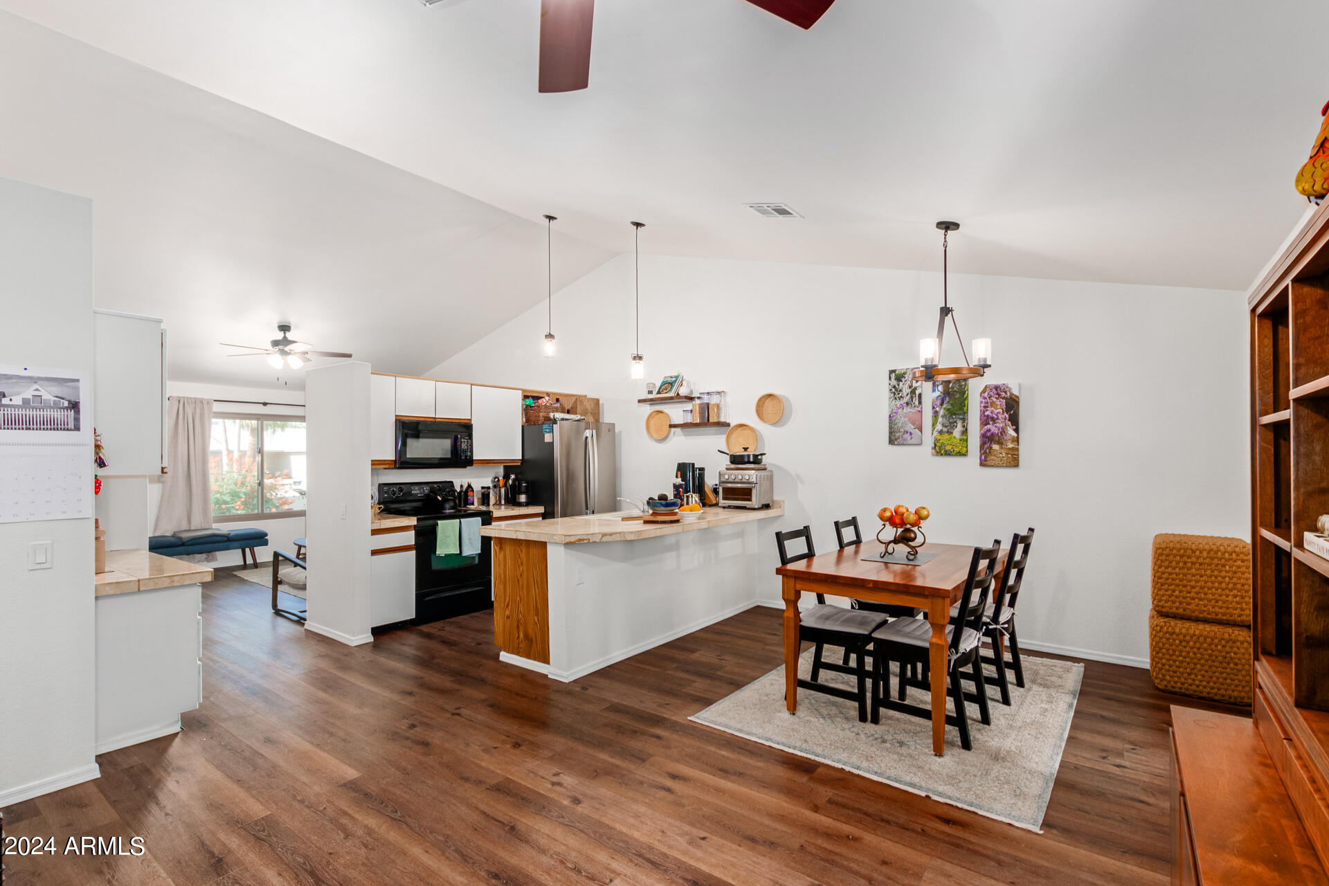 1613 E BEVERLY Lane