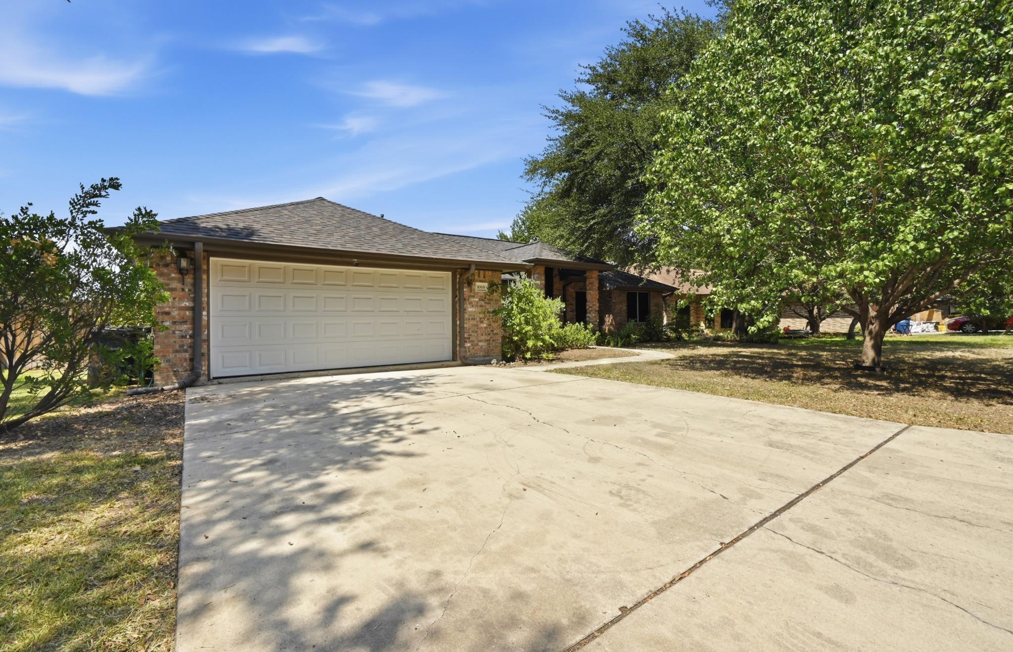 1068 Memorial CIR