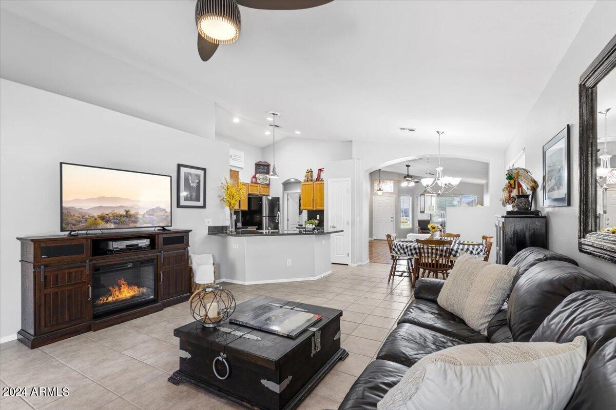 7686 W Foothill Drive