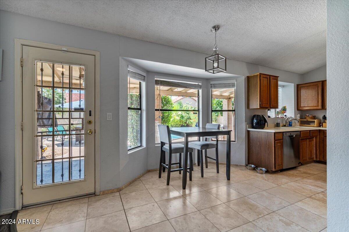 5719 E MURIEL Drive