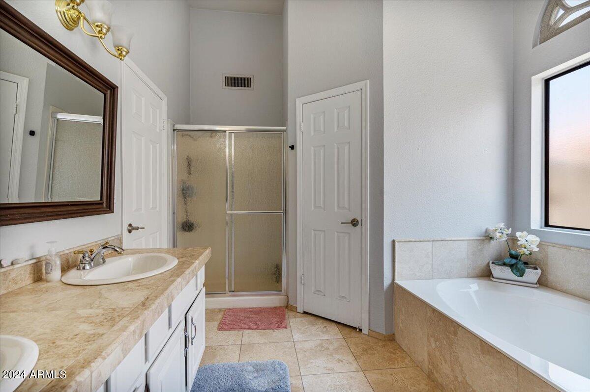 5719 E MURIEL Drive