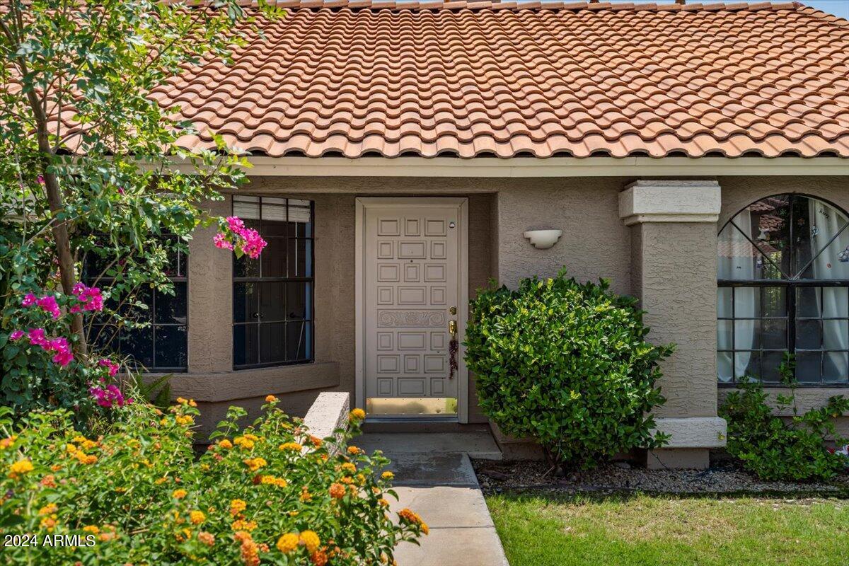 5719 E MURIEL Drive