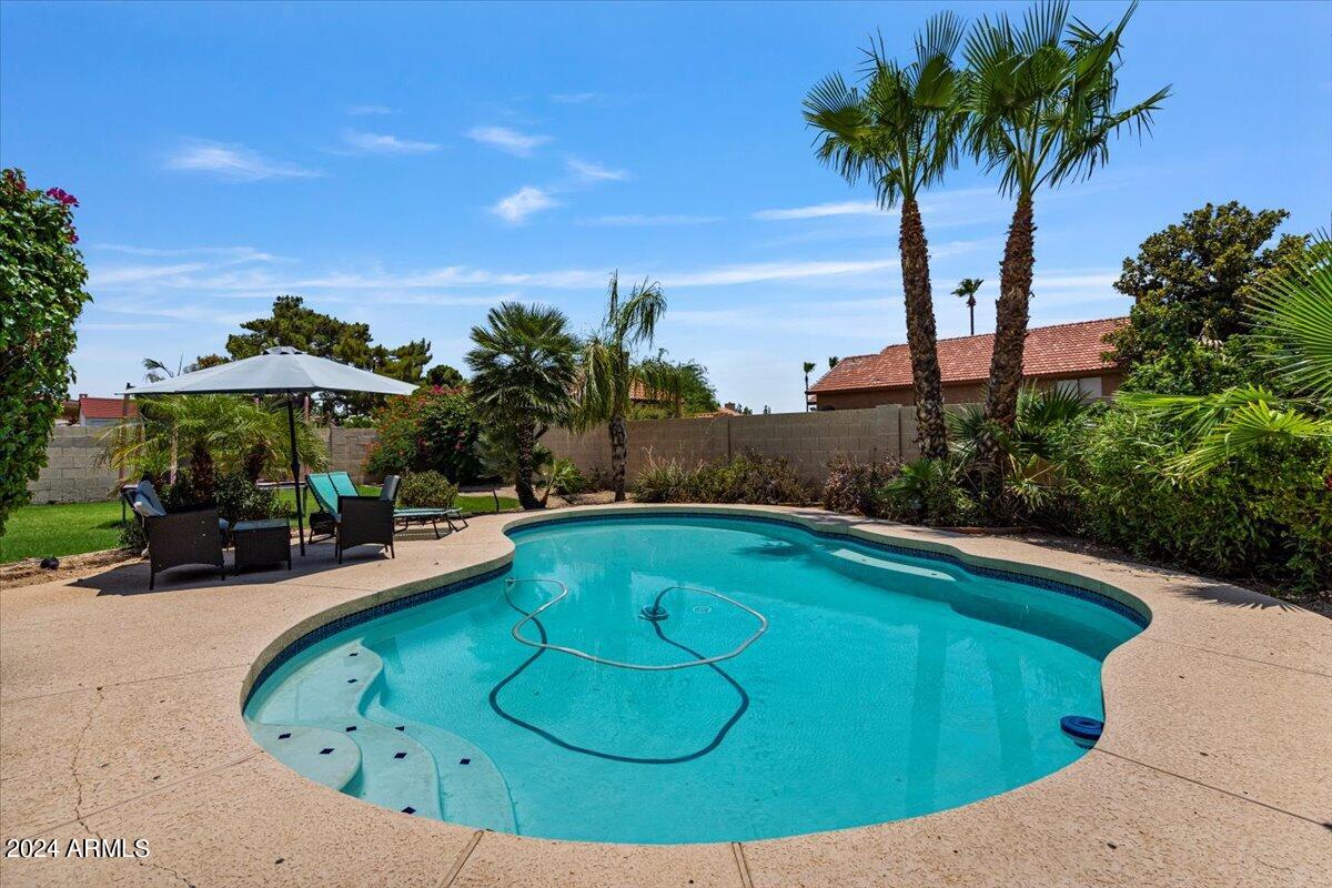 5719 E MURIEL Drive