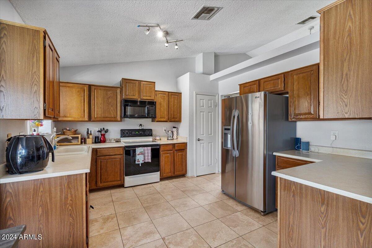 5719 E MURIEL Drive