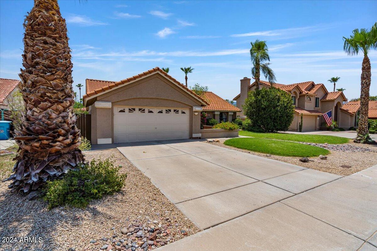 5719 E MURIEL Drive