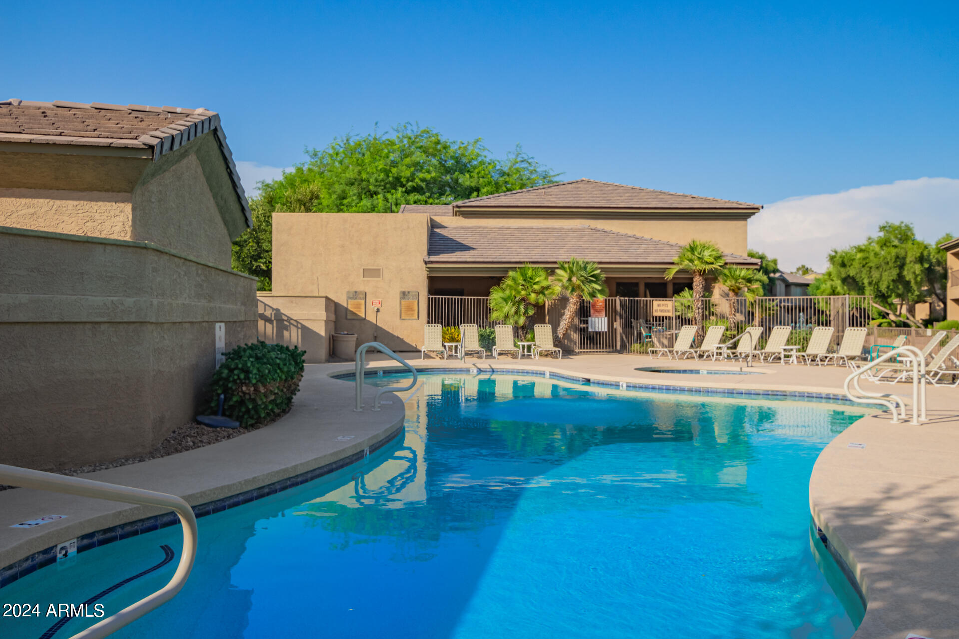 705 W QUEEN CREEK