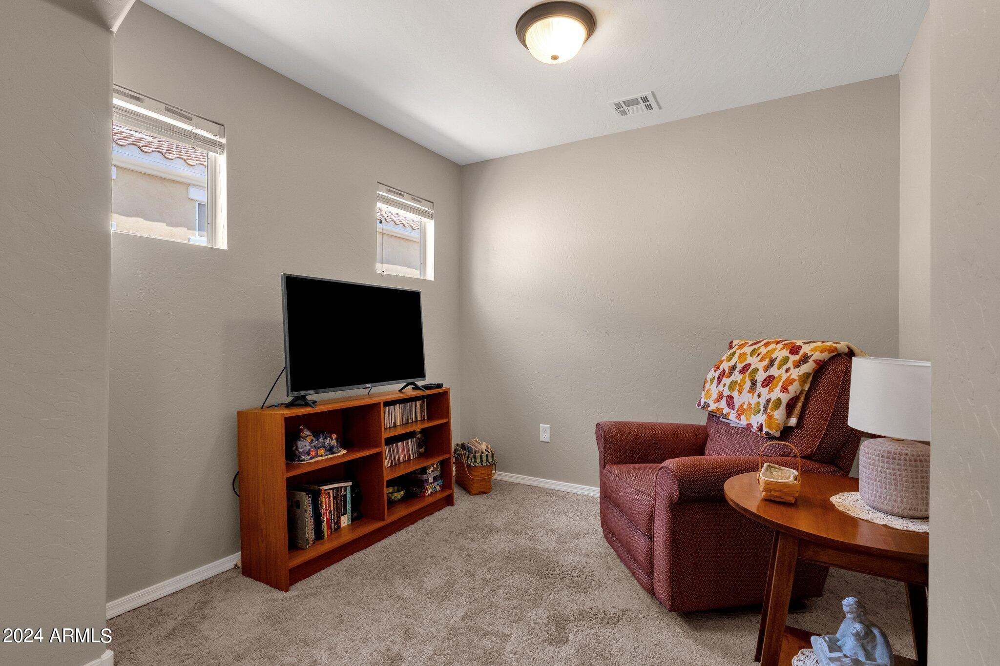 122 W MOUNTAIN SAGE Drive