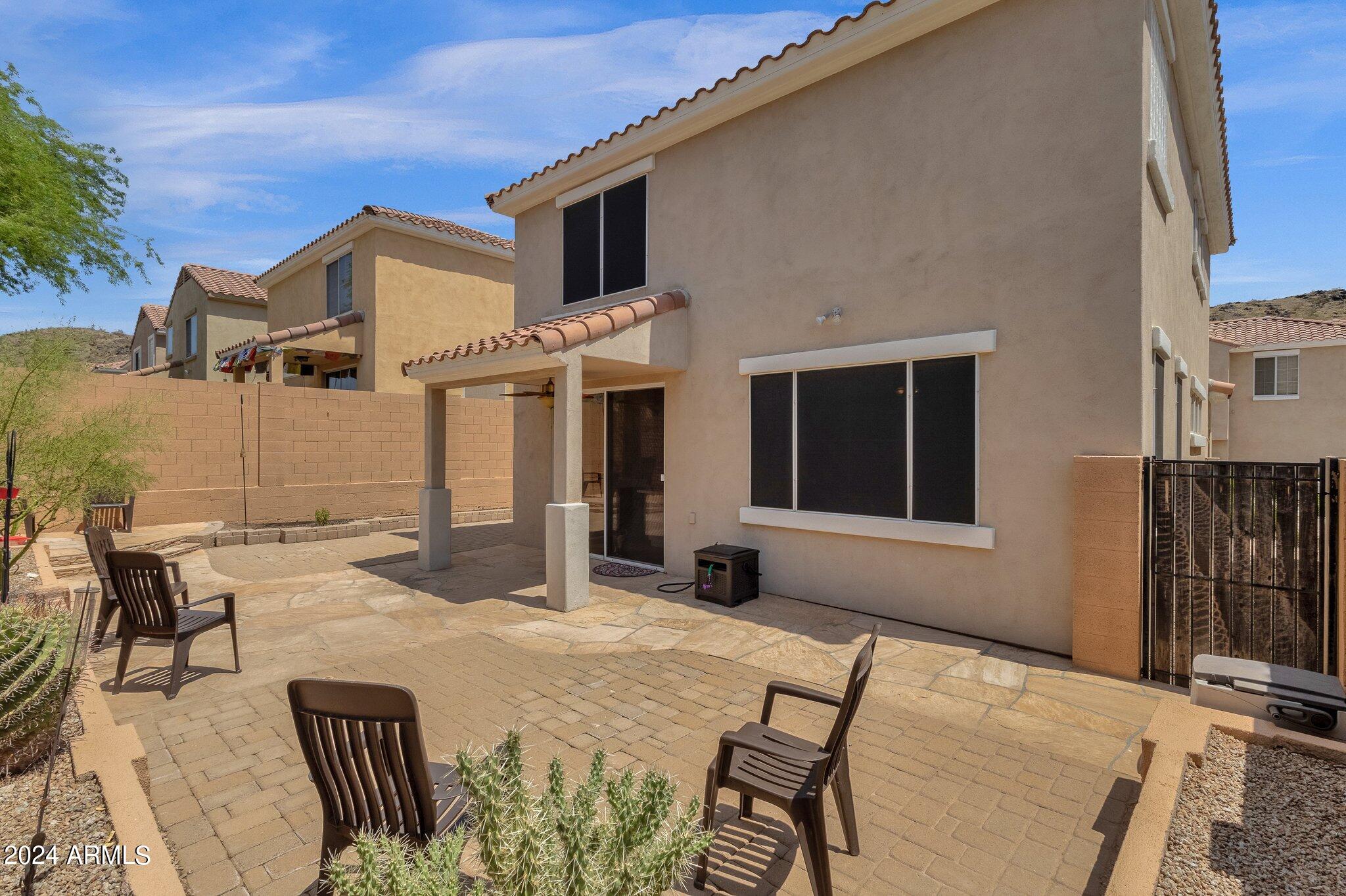 122 W MOUNTAIN SAGE Drive