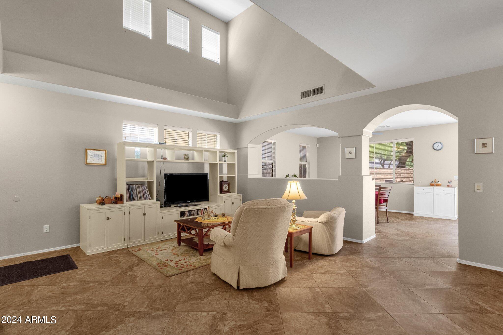 122 W MOUNTAIN SAGE Drive