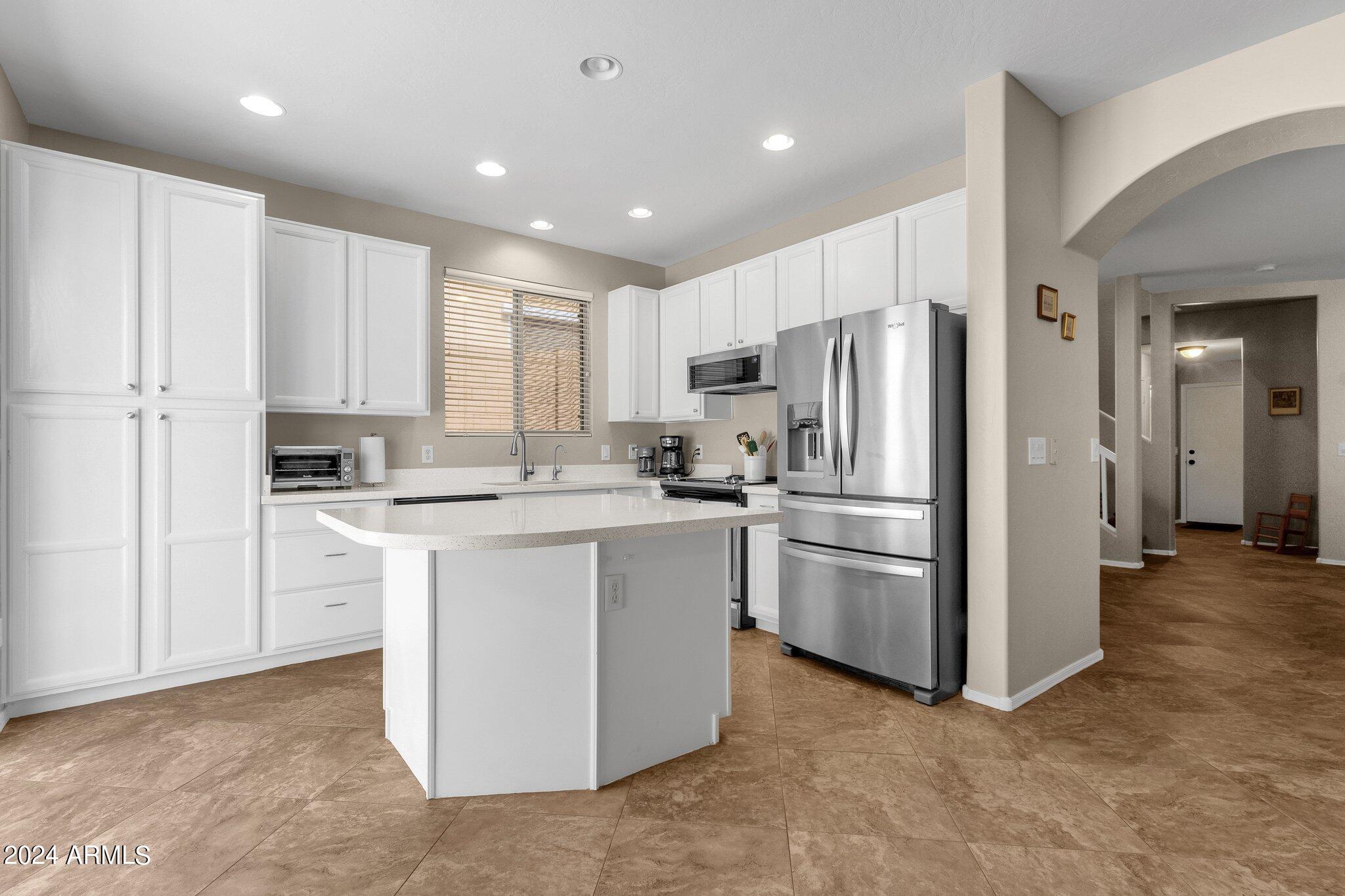 122 W MOUNTAIN SAGE Drive