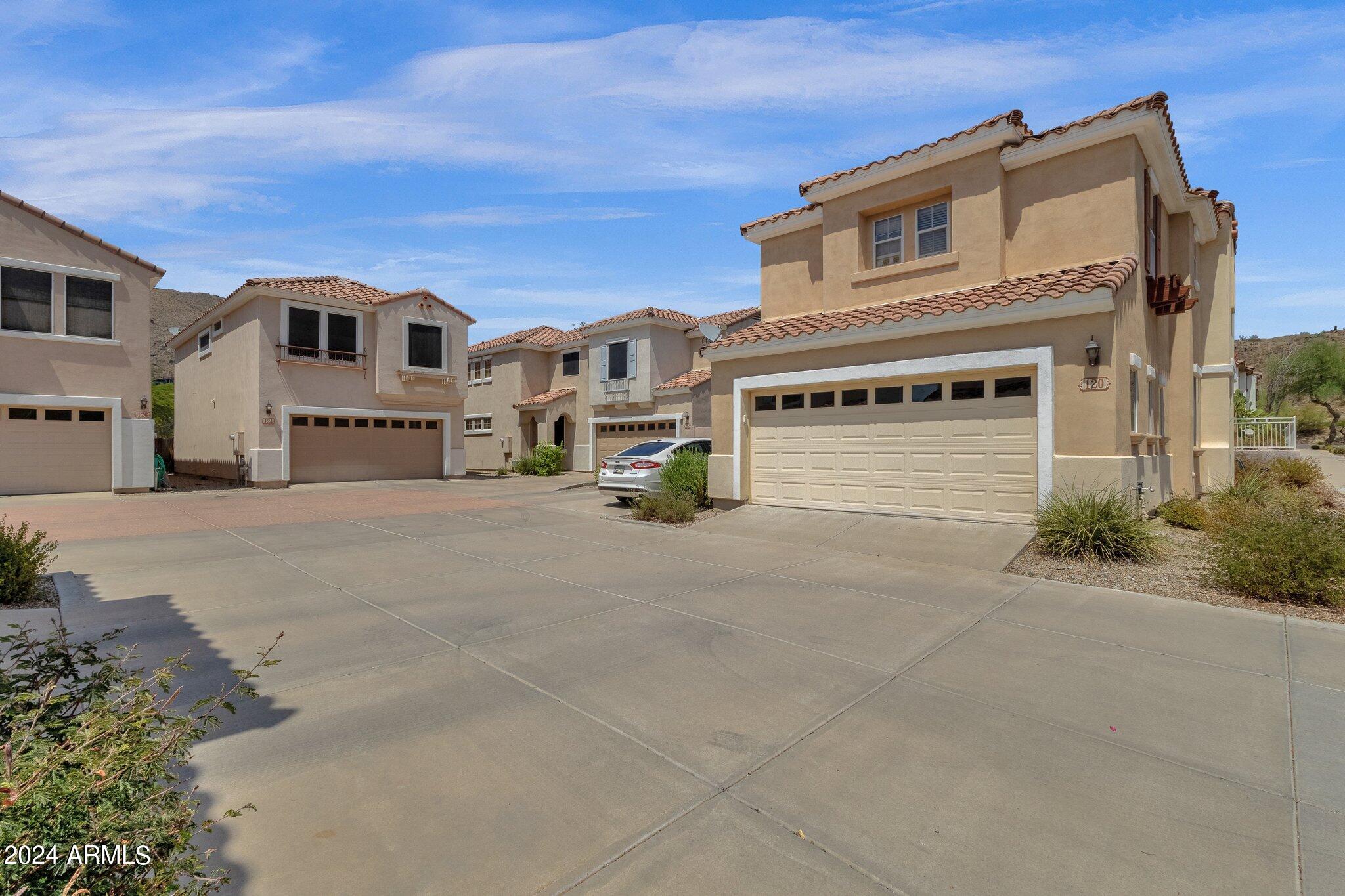 122 W MOUNTAIN SAGE Drive