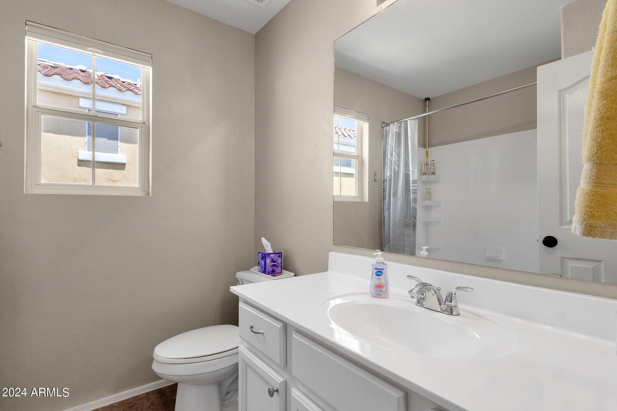 122 W MOUNTAIN SAGE Drive