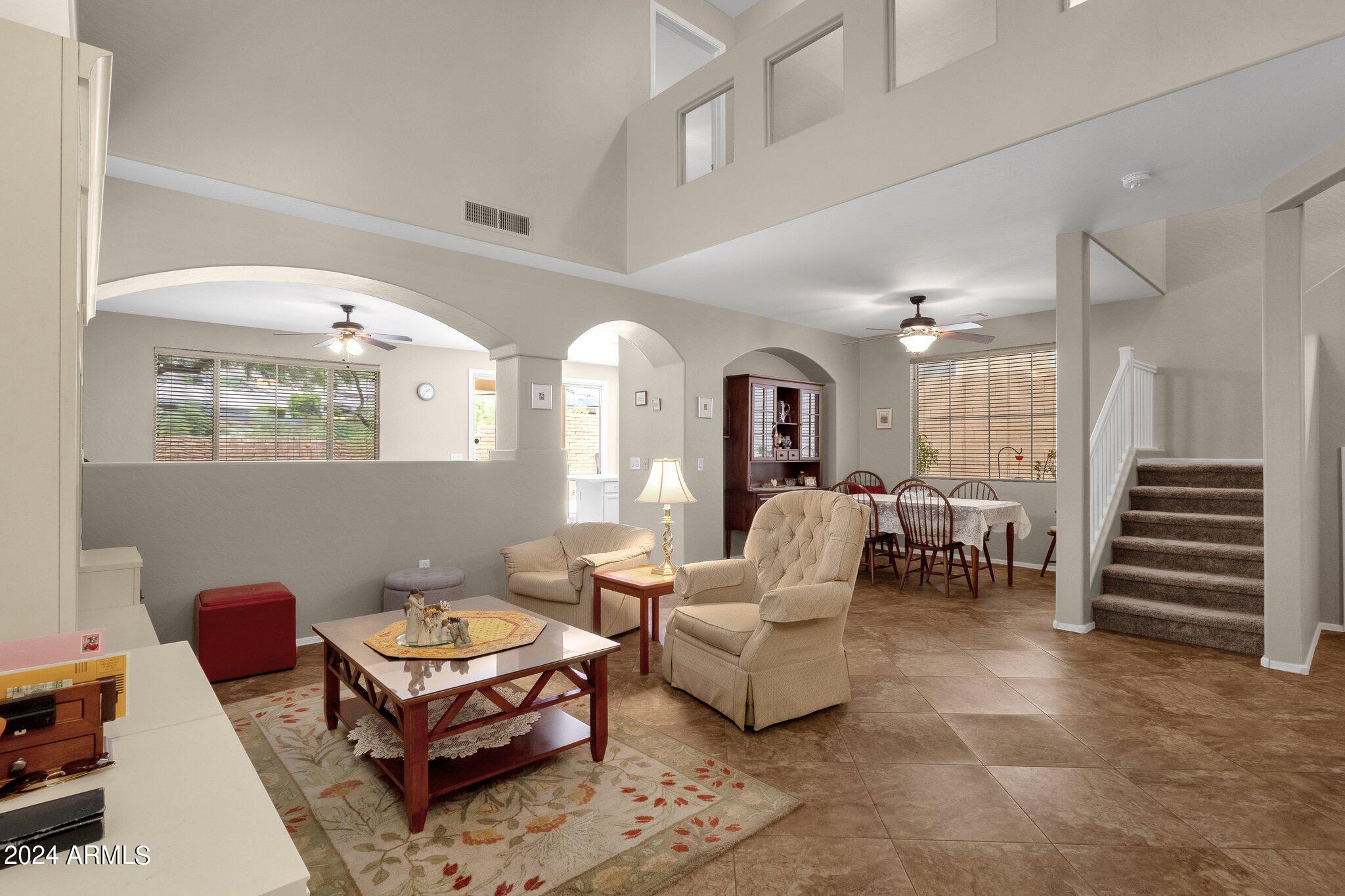 122 W MOUNTAIN SAGE Drive