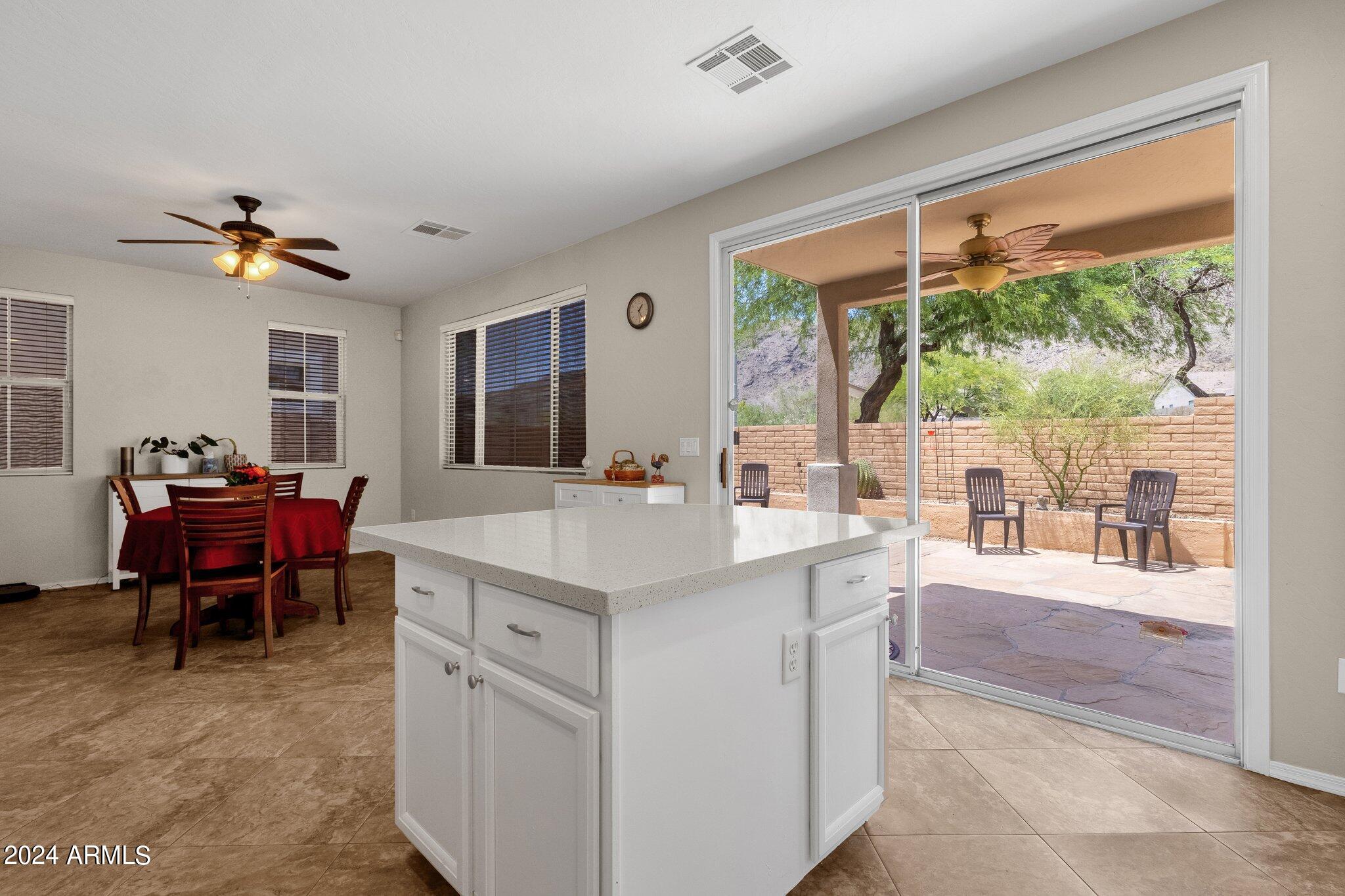 122 W MOUNTAIN SAGE Drive