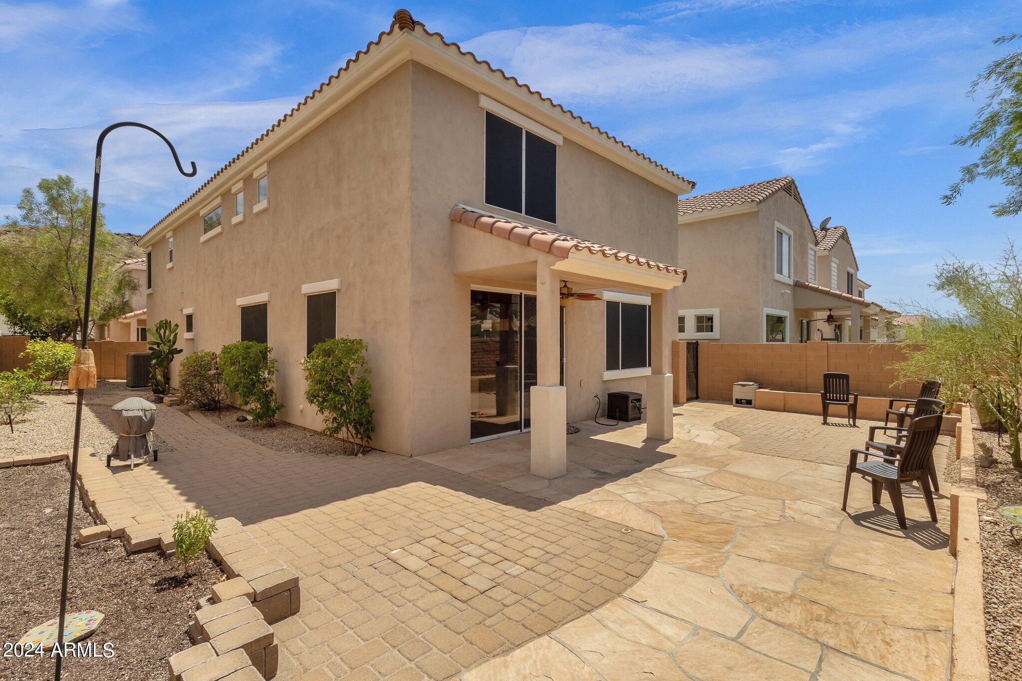 122 W MOUNTAIN SAGE Drive