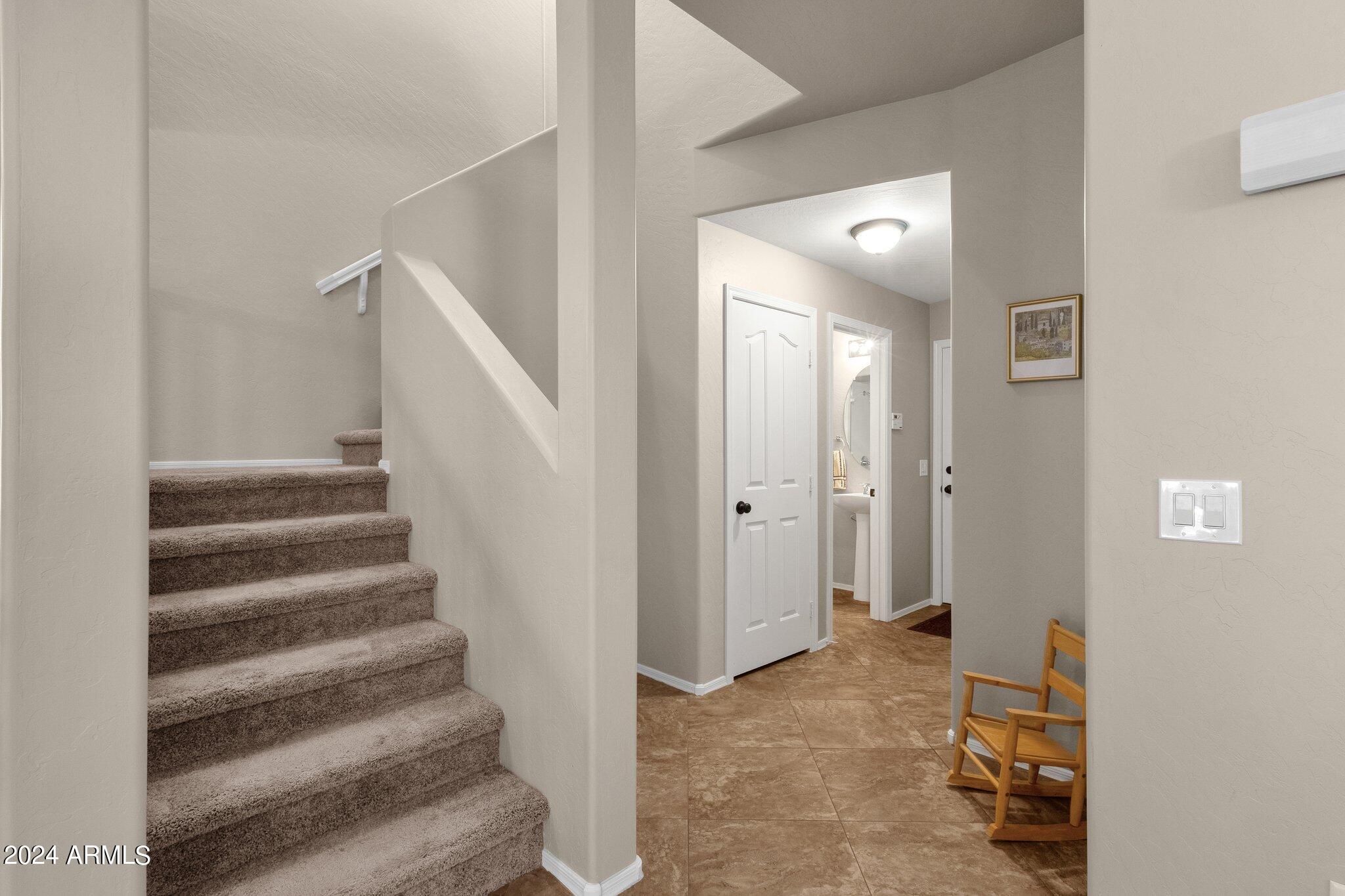 122 W MOUNTAIN SAGE Drive