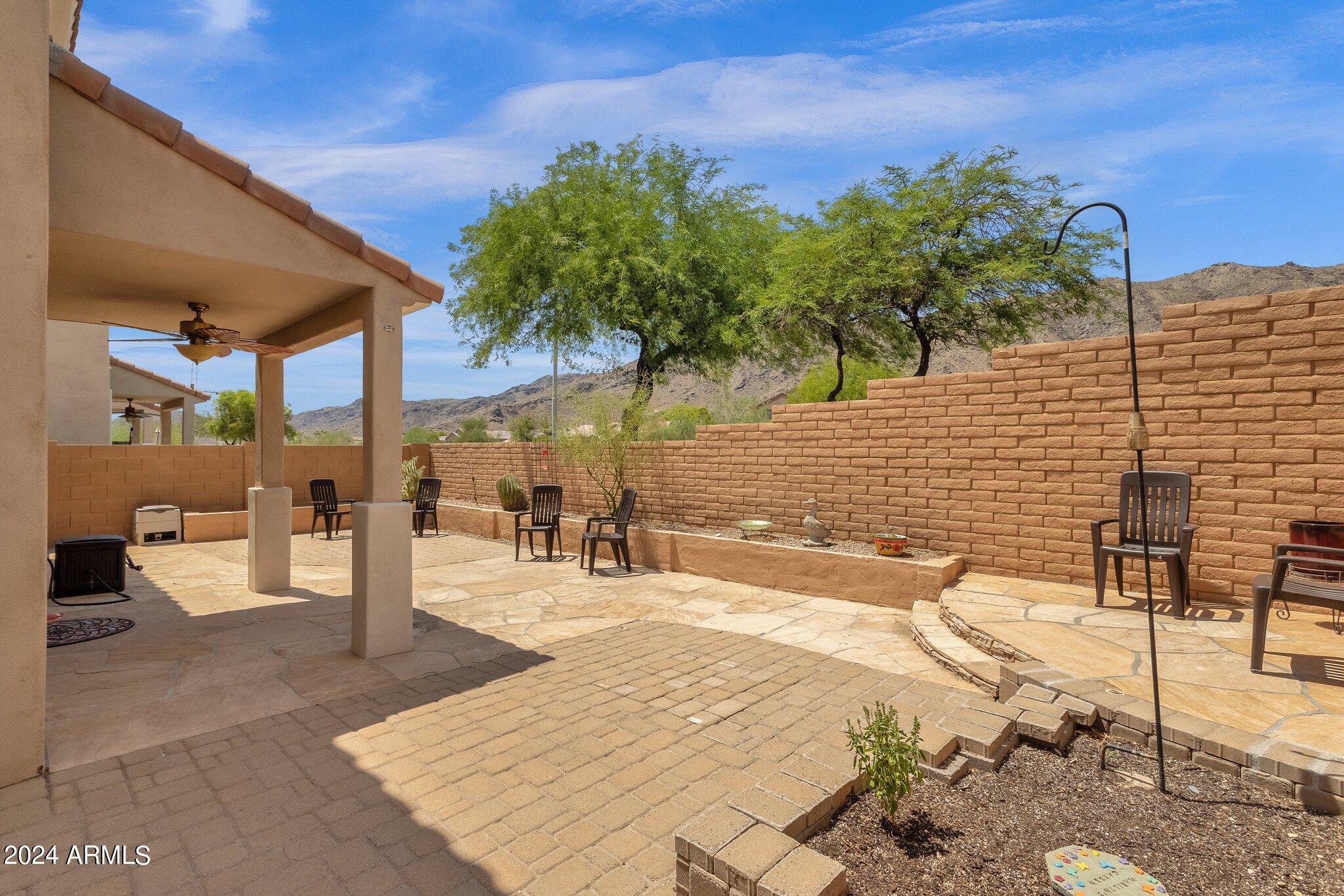 122 W MOUNTAIN SAGE Drive