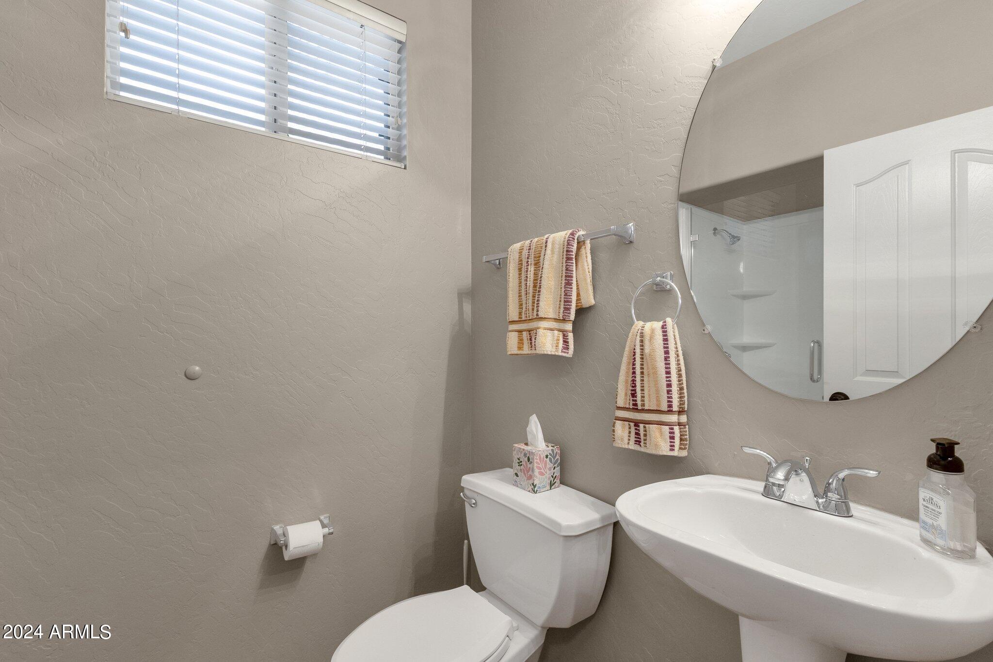 122 W MOUNTAIN SAGE Drive