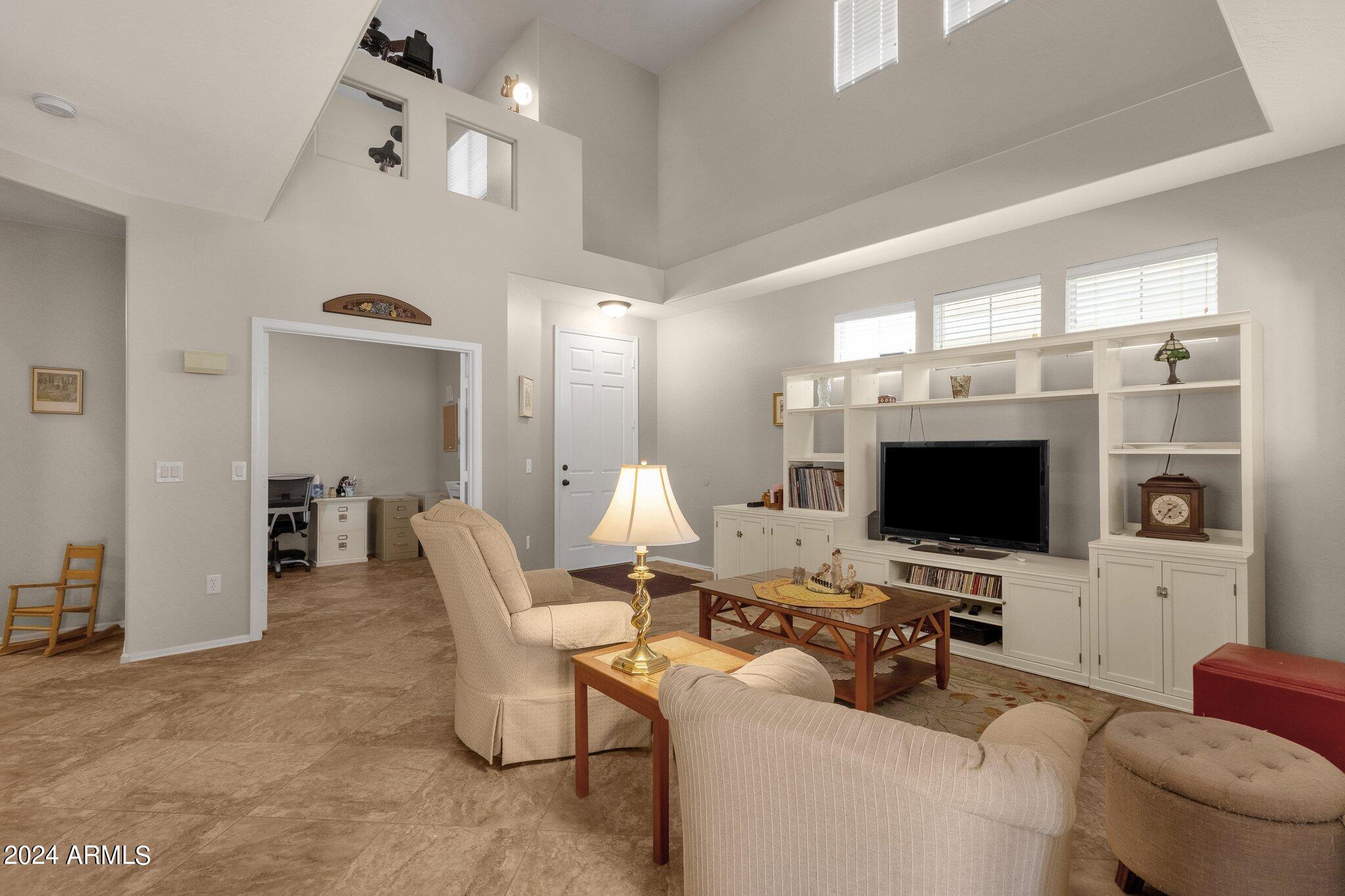 122 W MOUNTAIN SAGE Drive