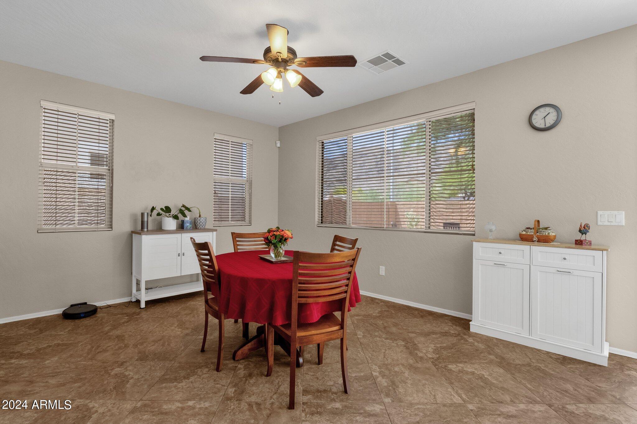 122 W MOUNTAIN SAGE Drive