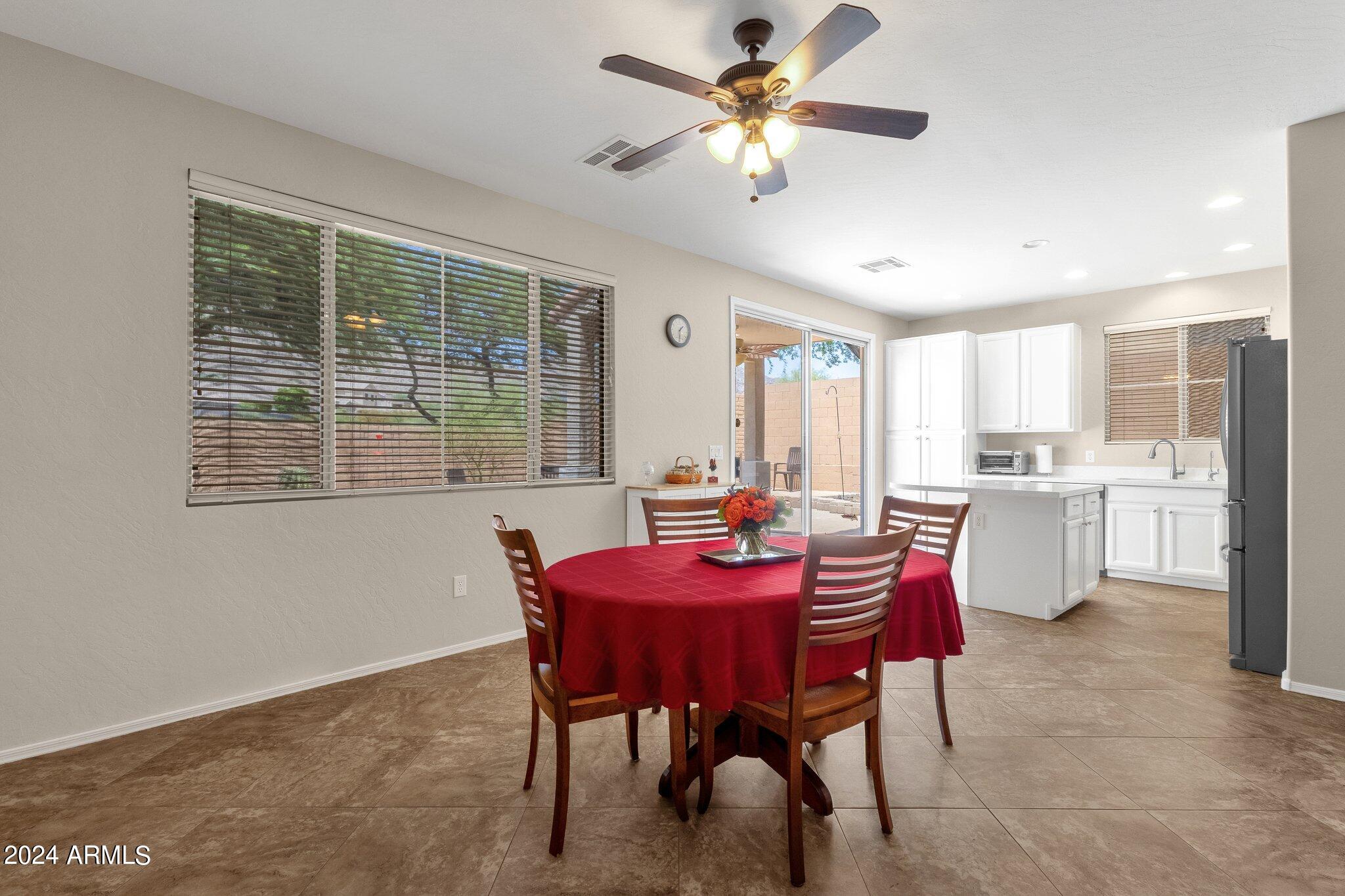 122 W MOUNTAIN SAGE Drive